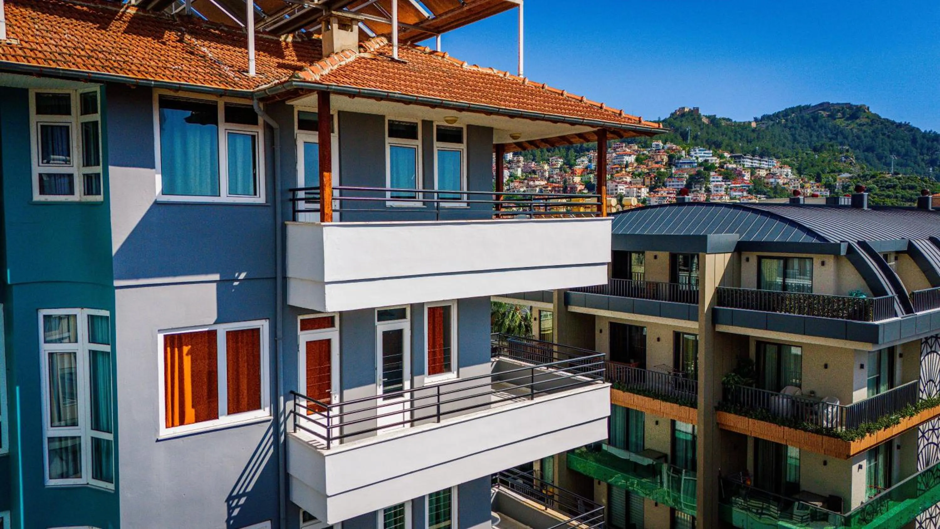 Property building in Casa Cleo Suit Hotel