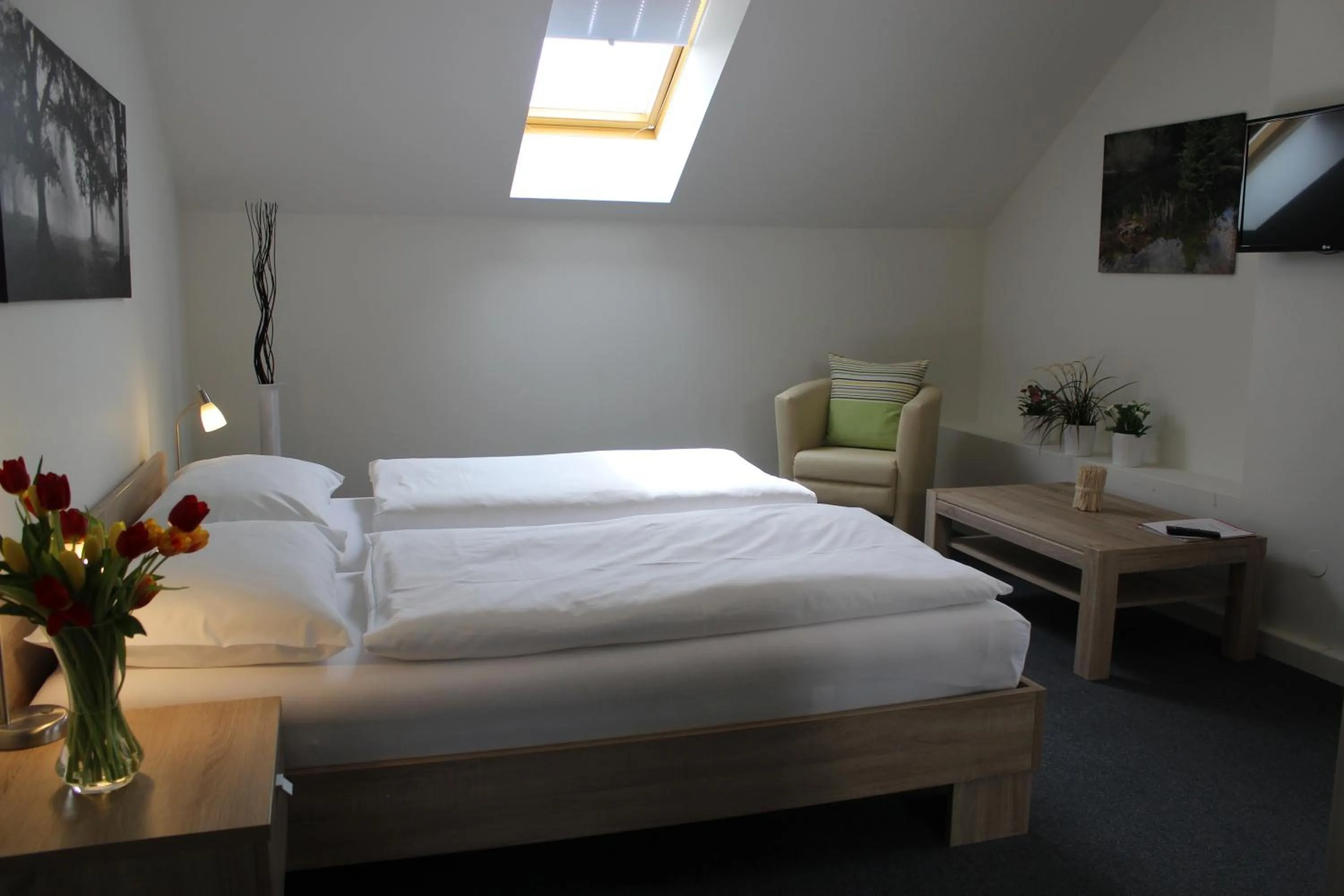 Photo of the whole room, Bed in Gästehaus Karl August