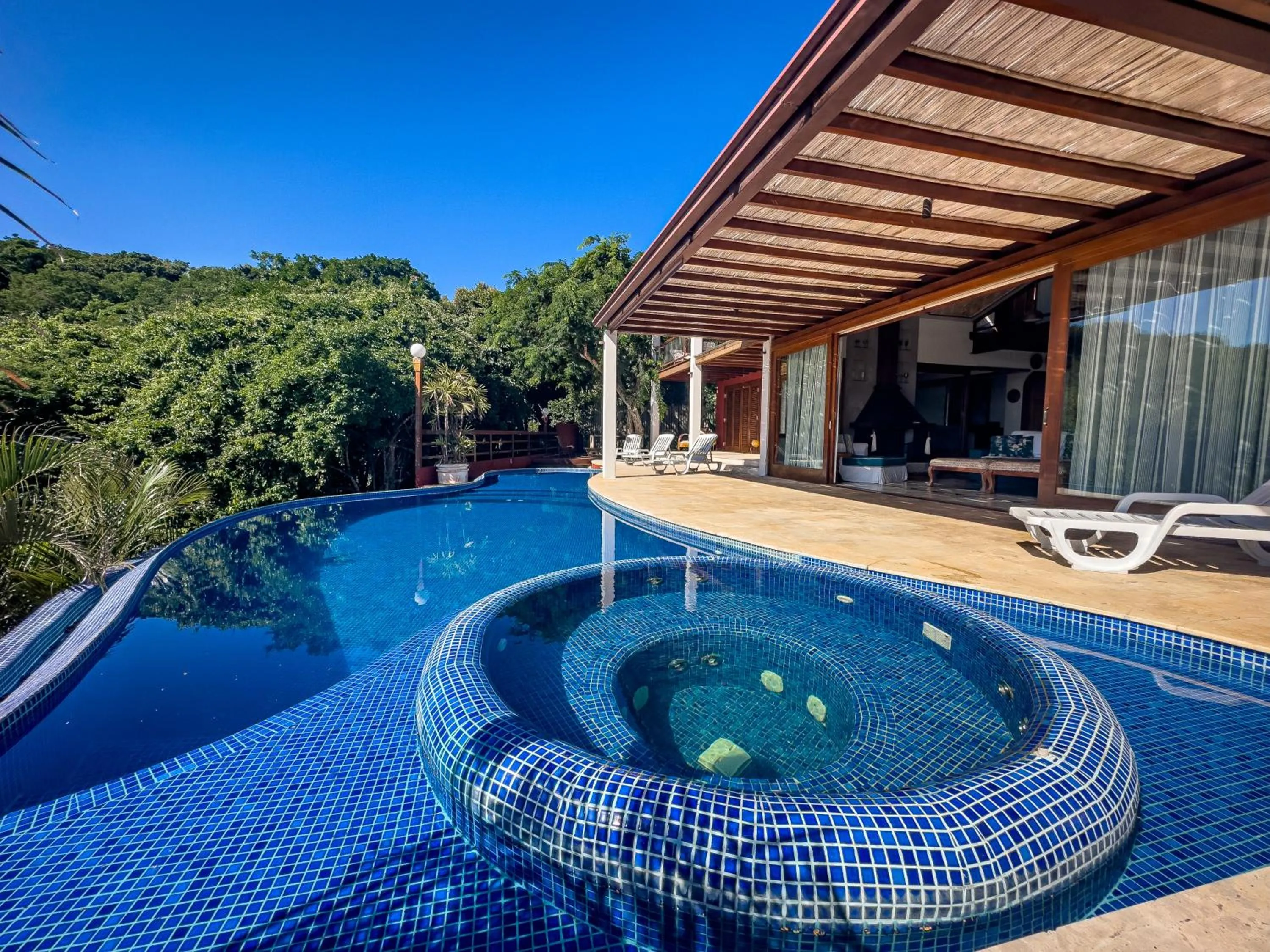 Swimming pool in Cliffside Boutique Hotel