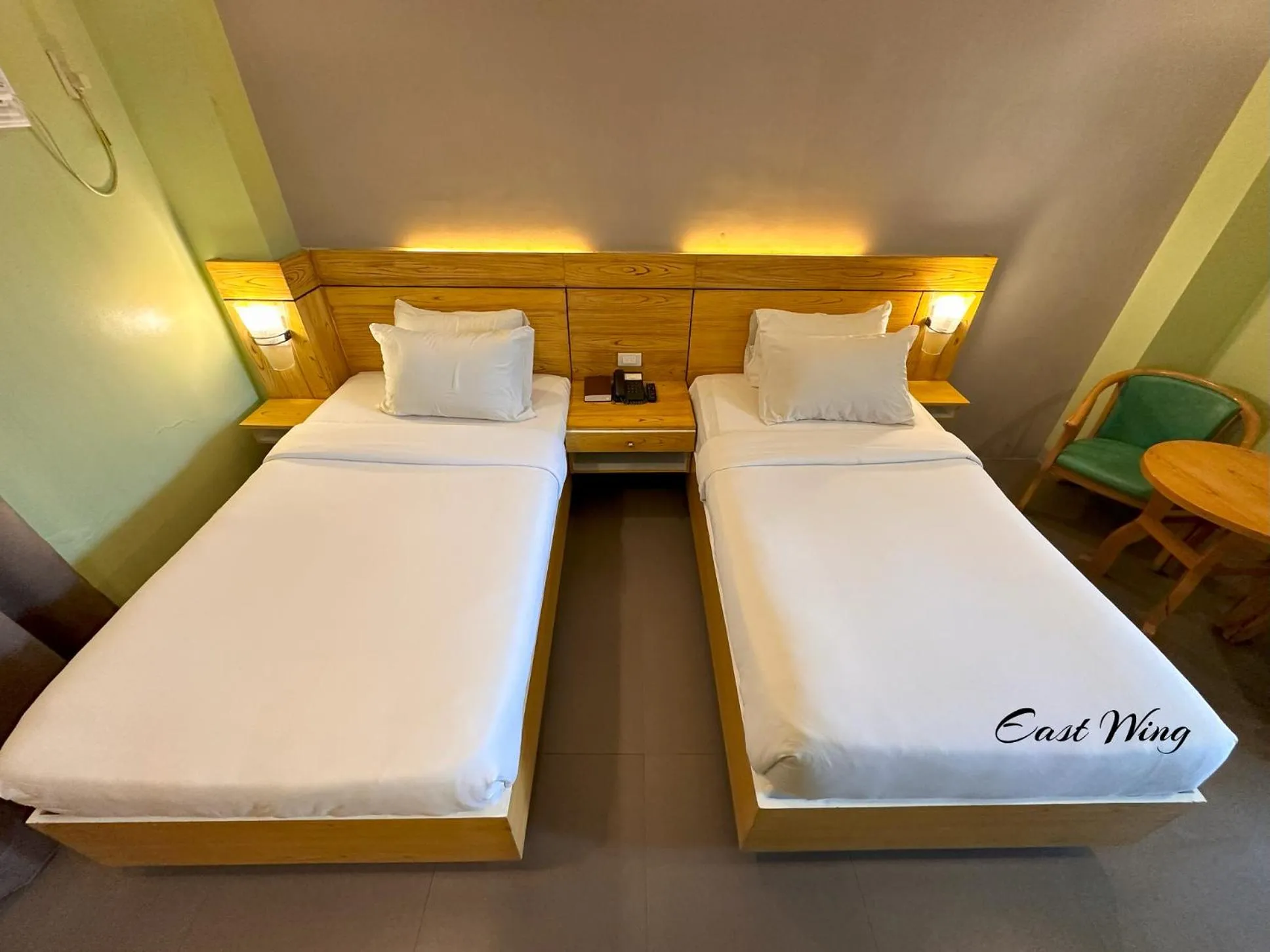 Bed in LM METRO HOTEL