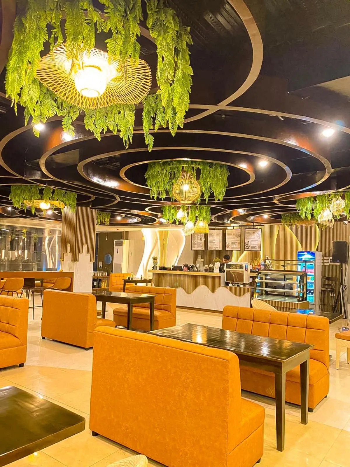 Restaurant/places to eat in LM METRO HOTEL