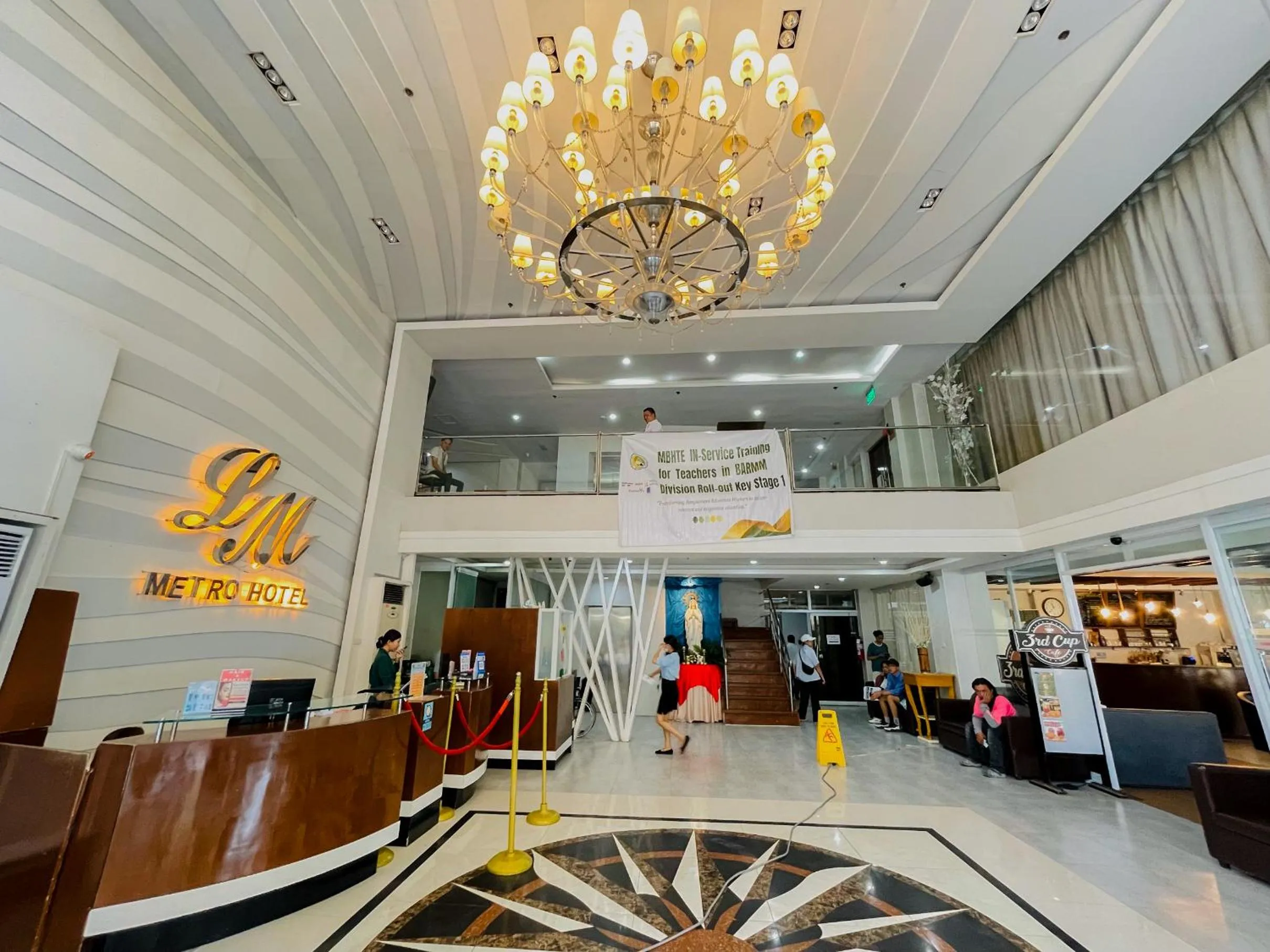 Lobby or reception in LM METRO HOTEL