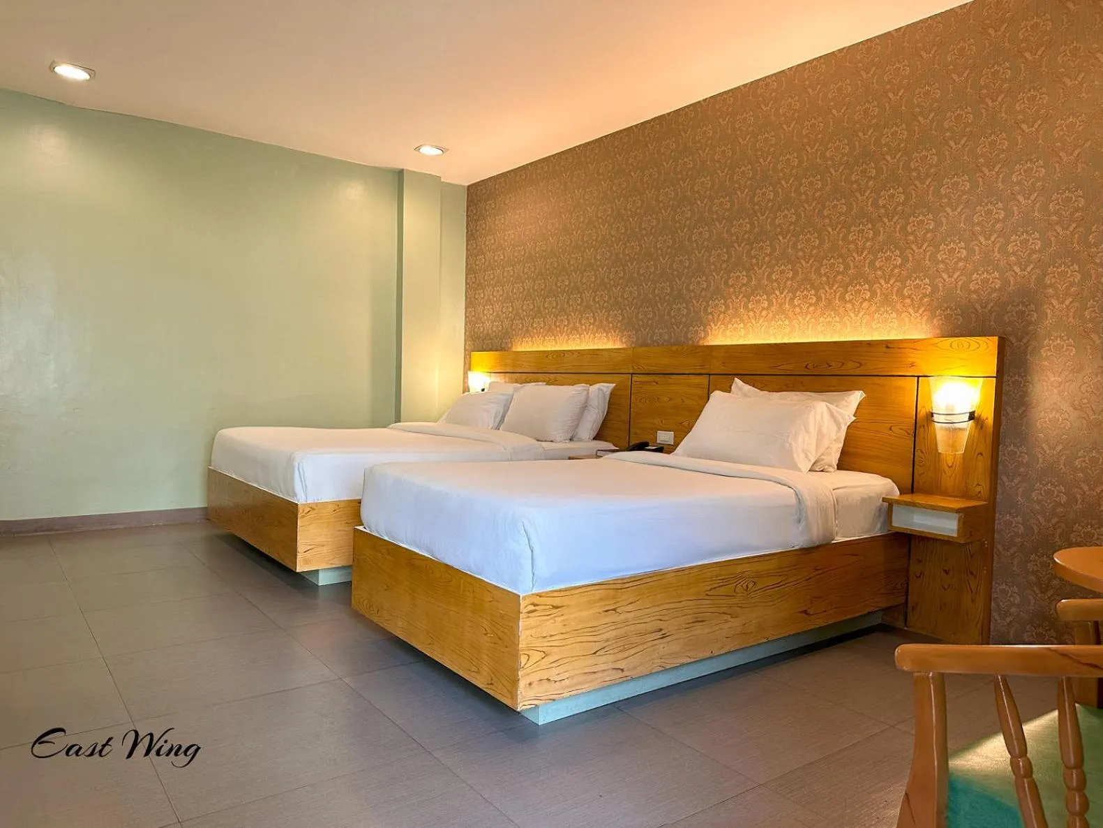 Bed in LM METRO HOTEL