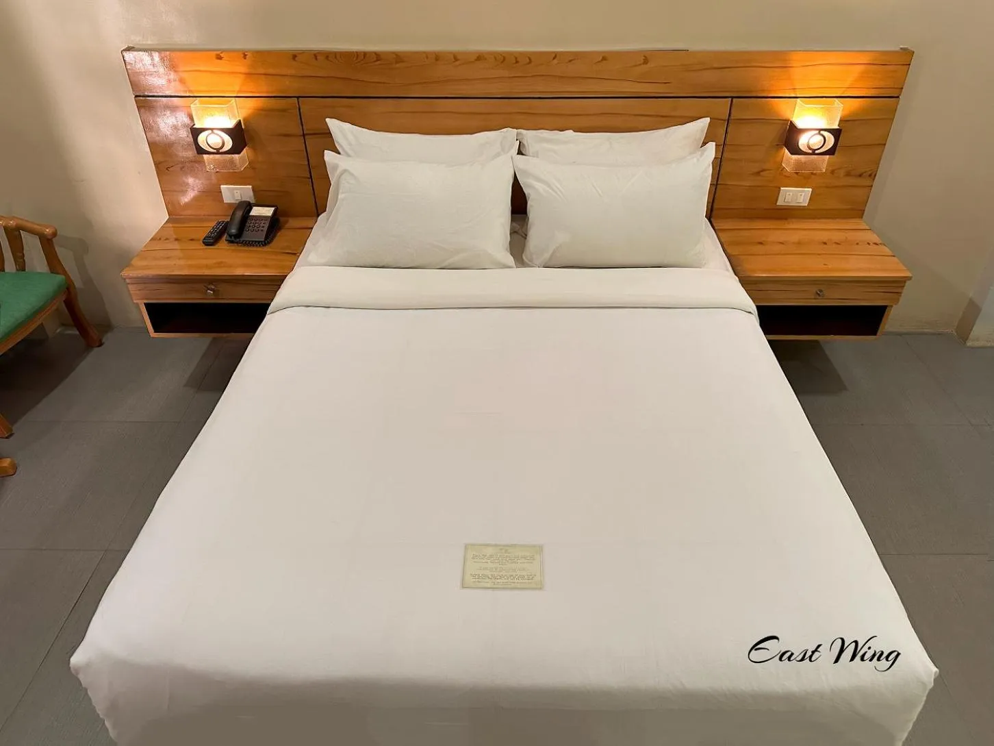 Bed in LM METRO HOTEL