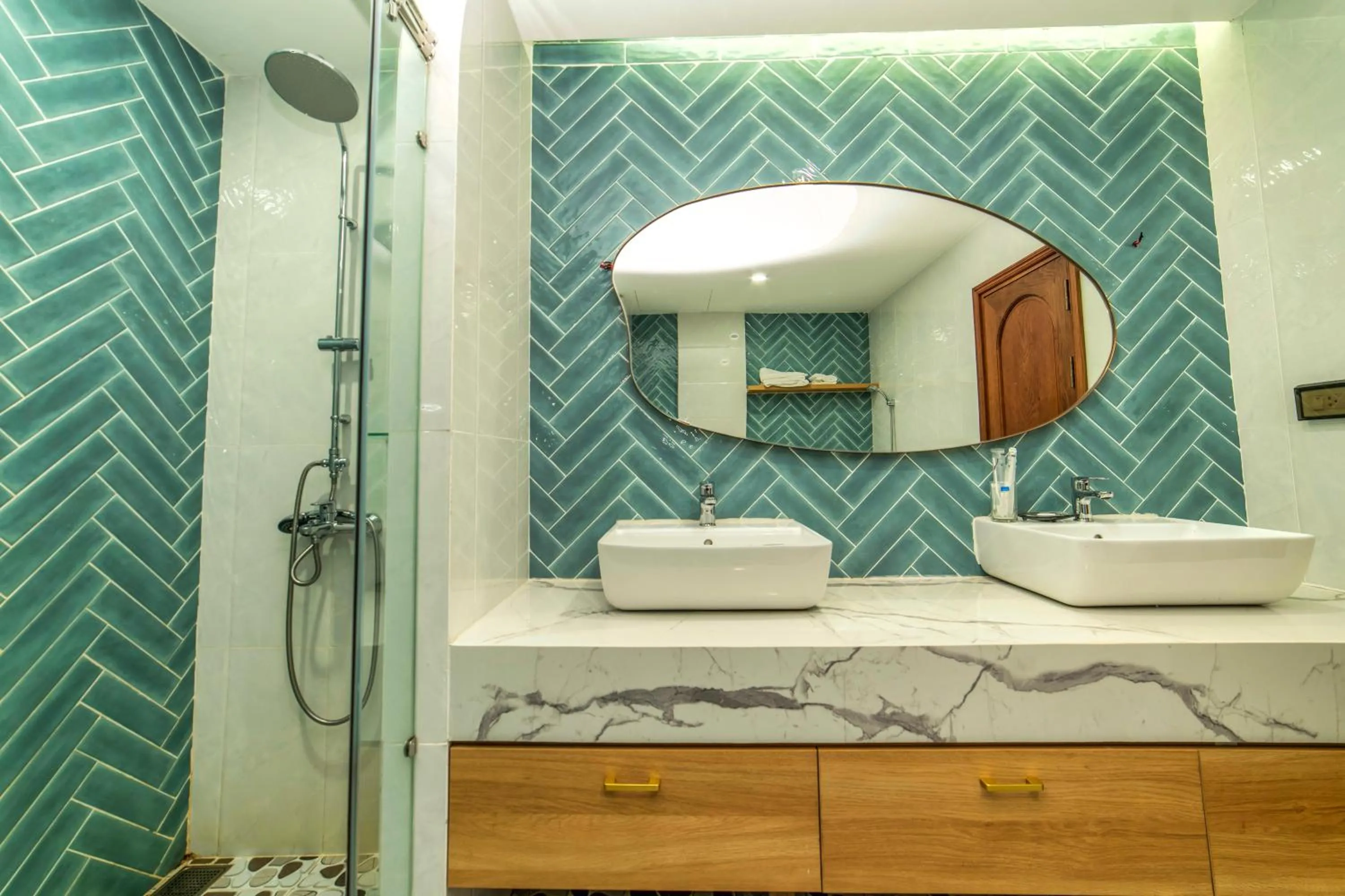 Shower in Lotus Home Hillside