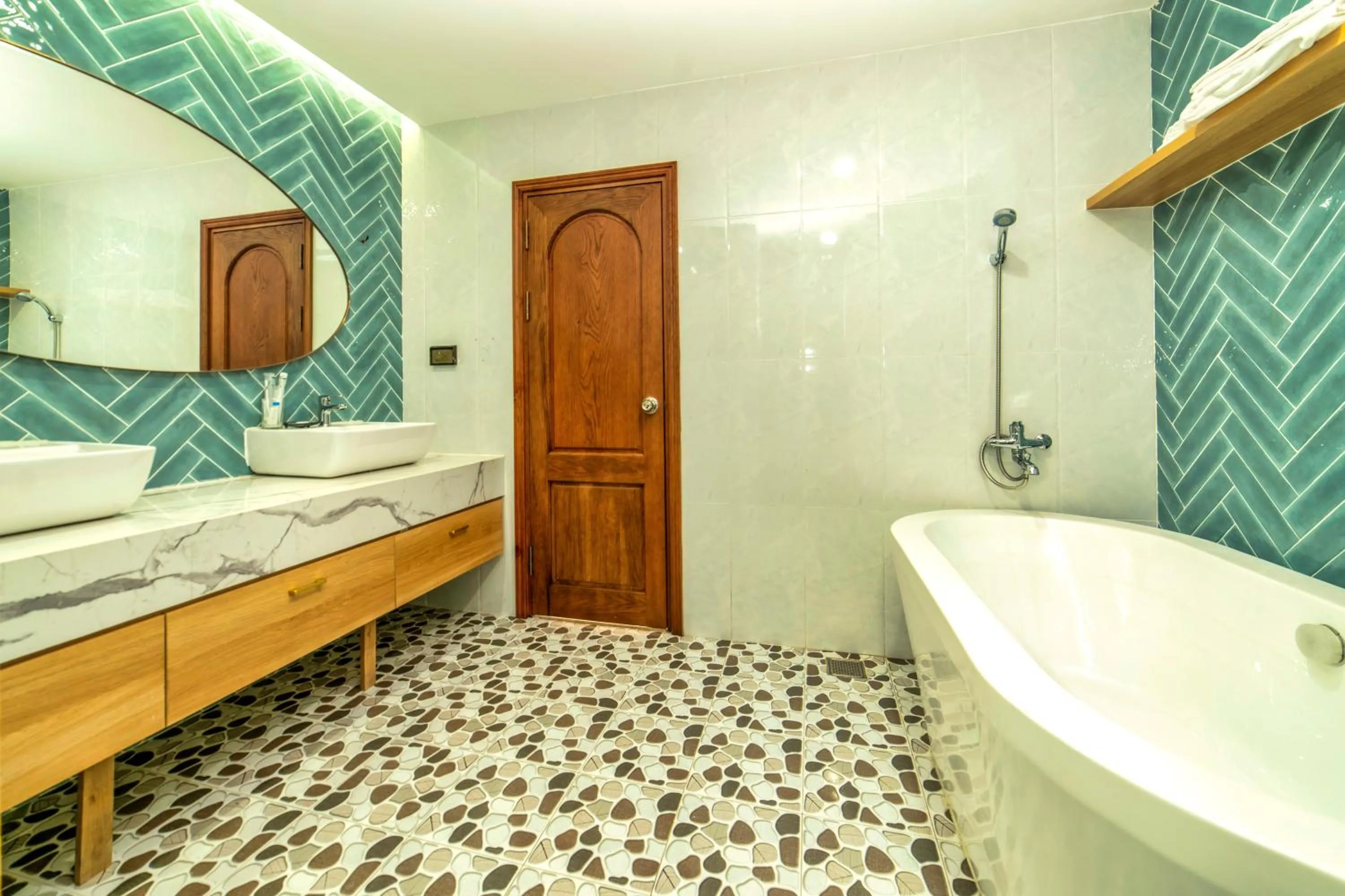 Shower, Bed in Lotus Home Hillside