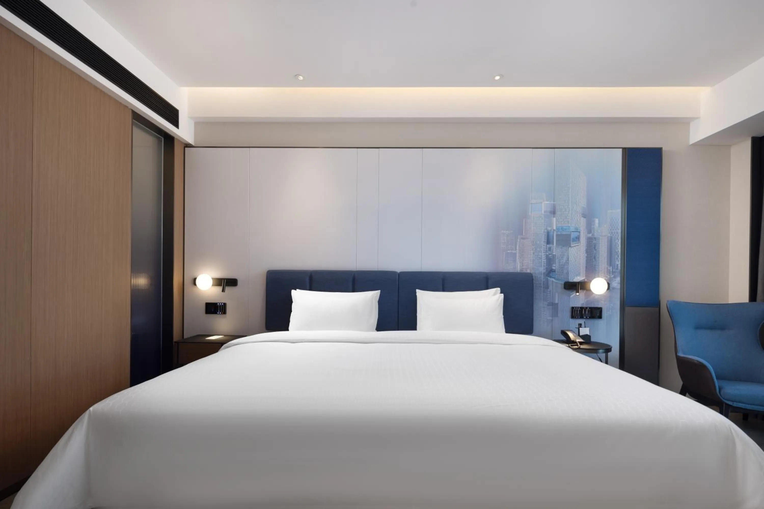 Bed in Hampton by Hilton Shenzhen Futian Huaqiangbei