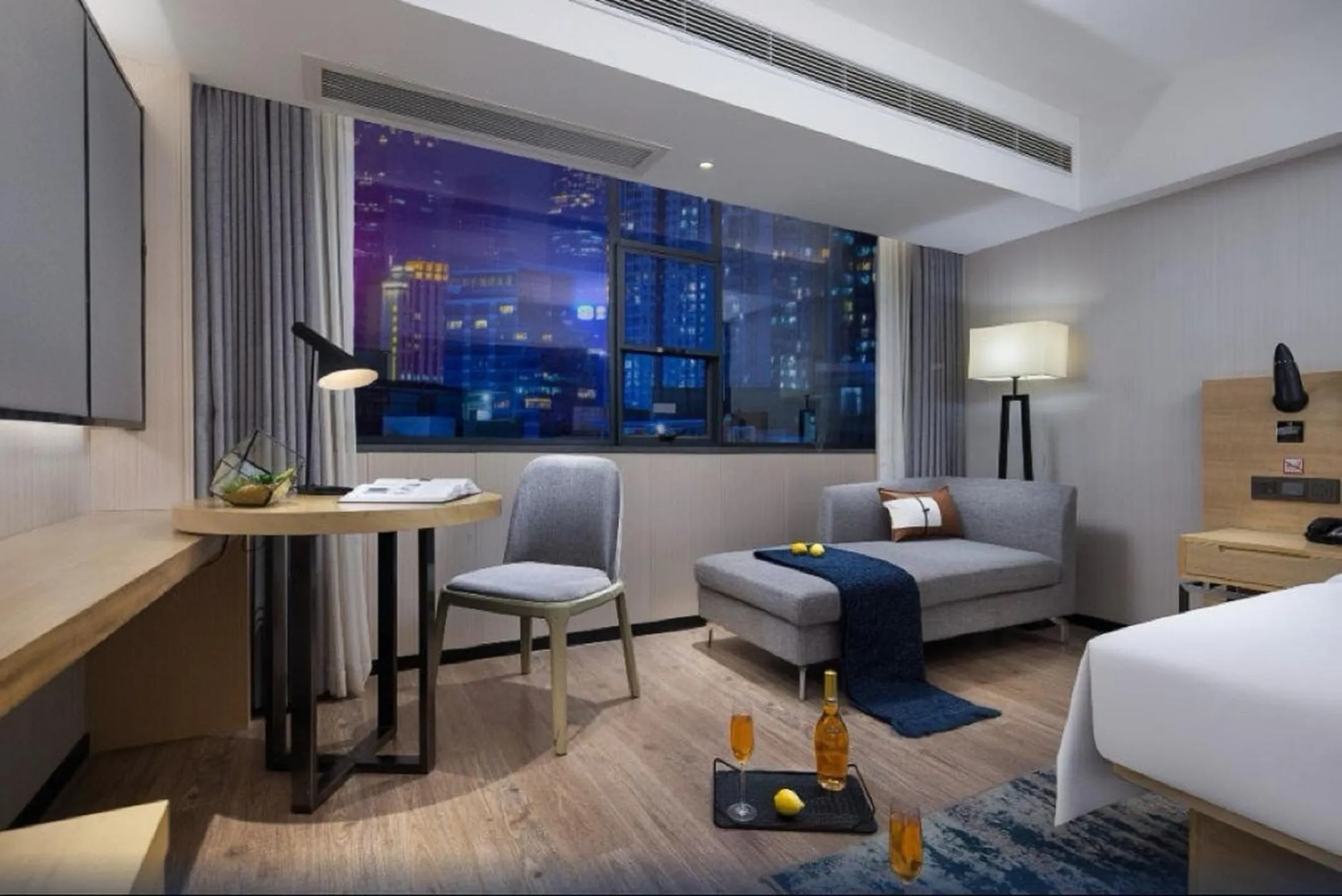 Seating area, Bed in Echarm International Hotel Guangzhou Beijing Road Pedestrian Street Tianzi Wharf