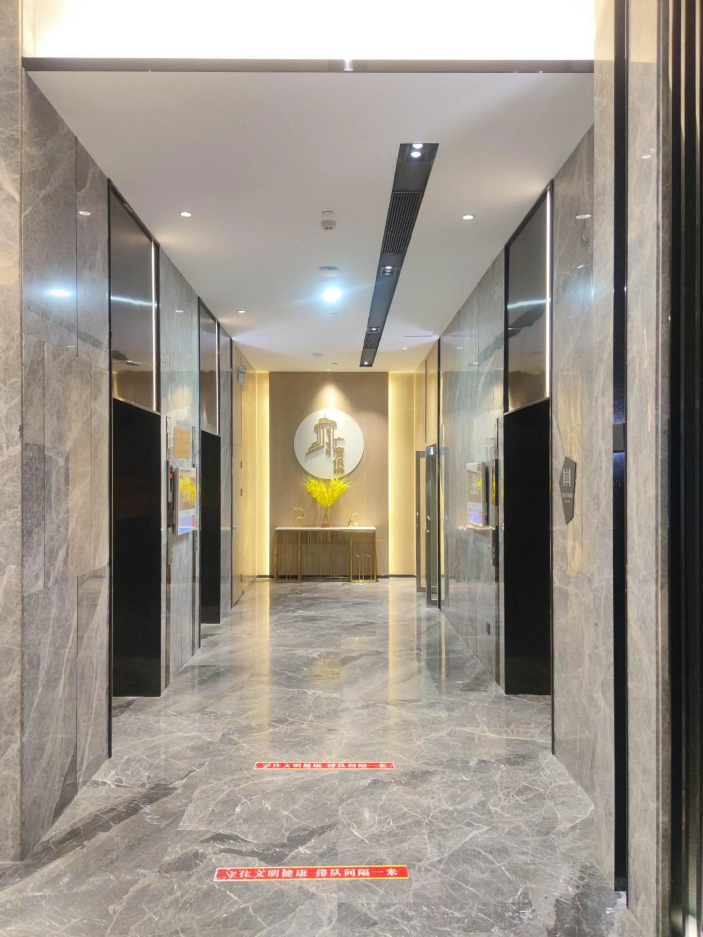 elevator in Echarm International Hotel Guangzhou Beijing Road Pedestrian Street Tianzi Wharf