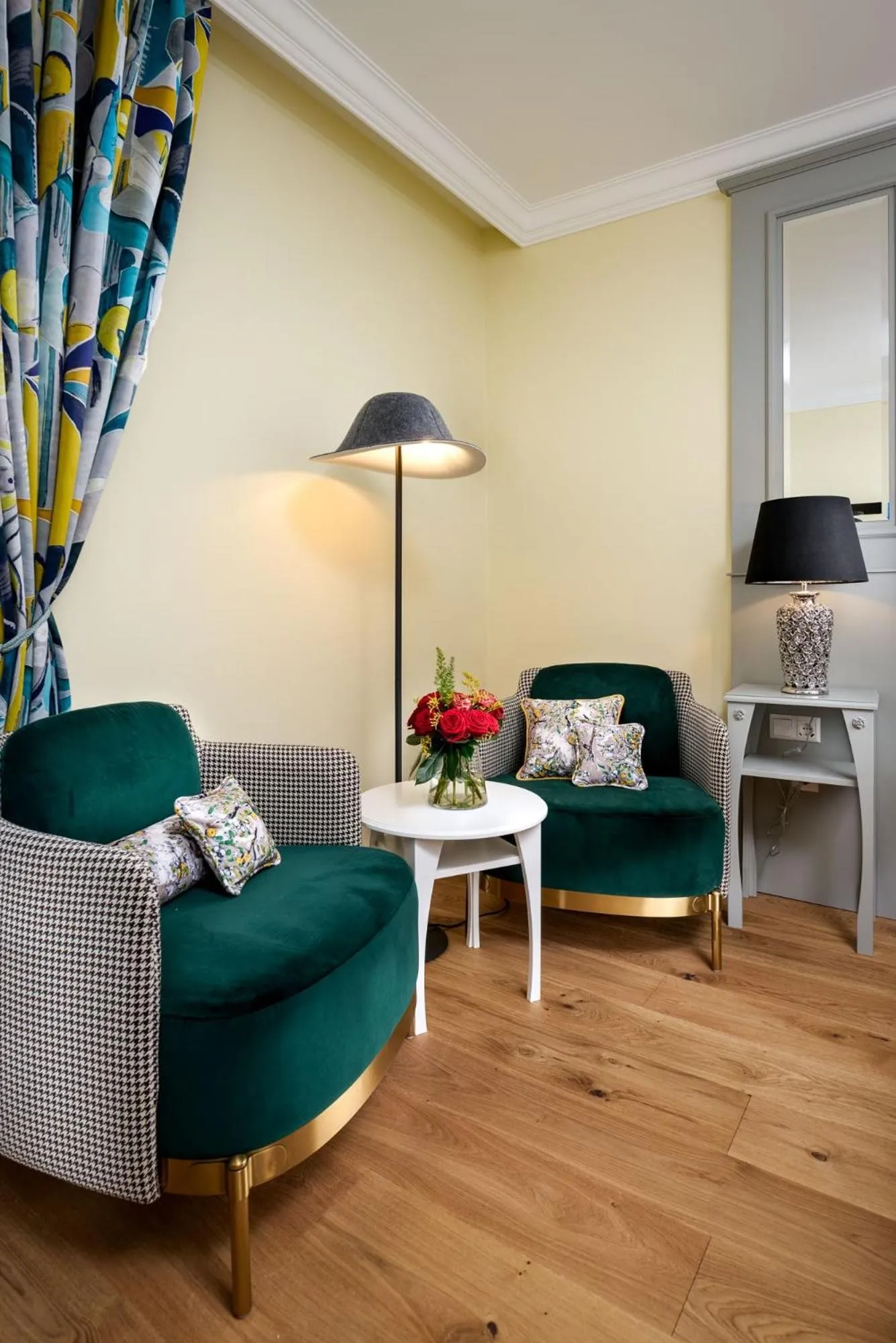 Seating area in Hotel The Rose by Goeres