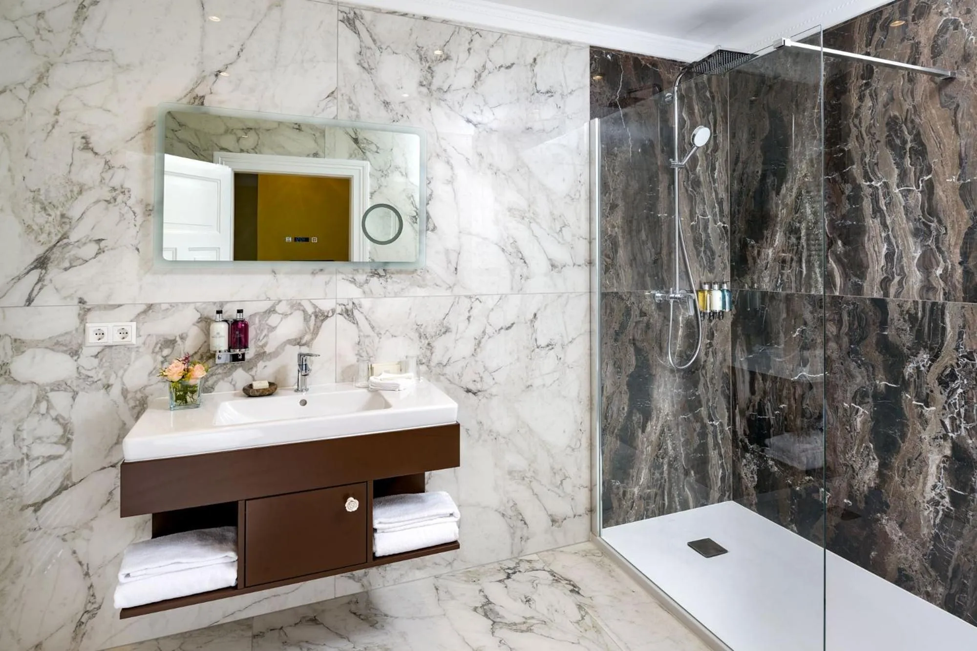 Shower in Hotel The Rose by Goeres