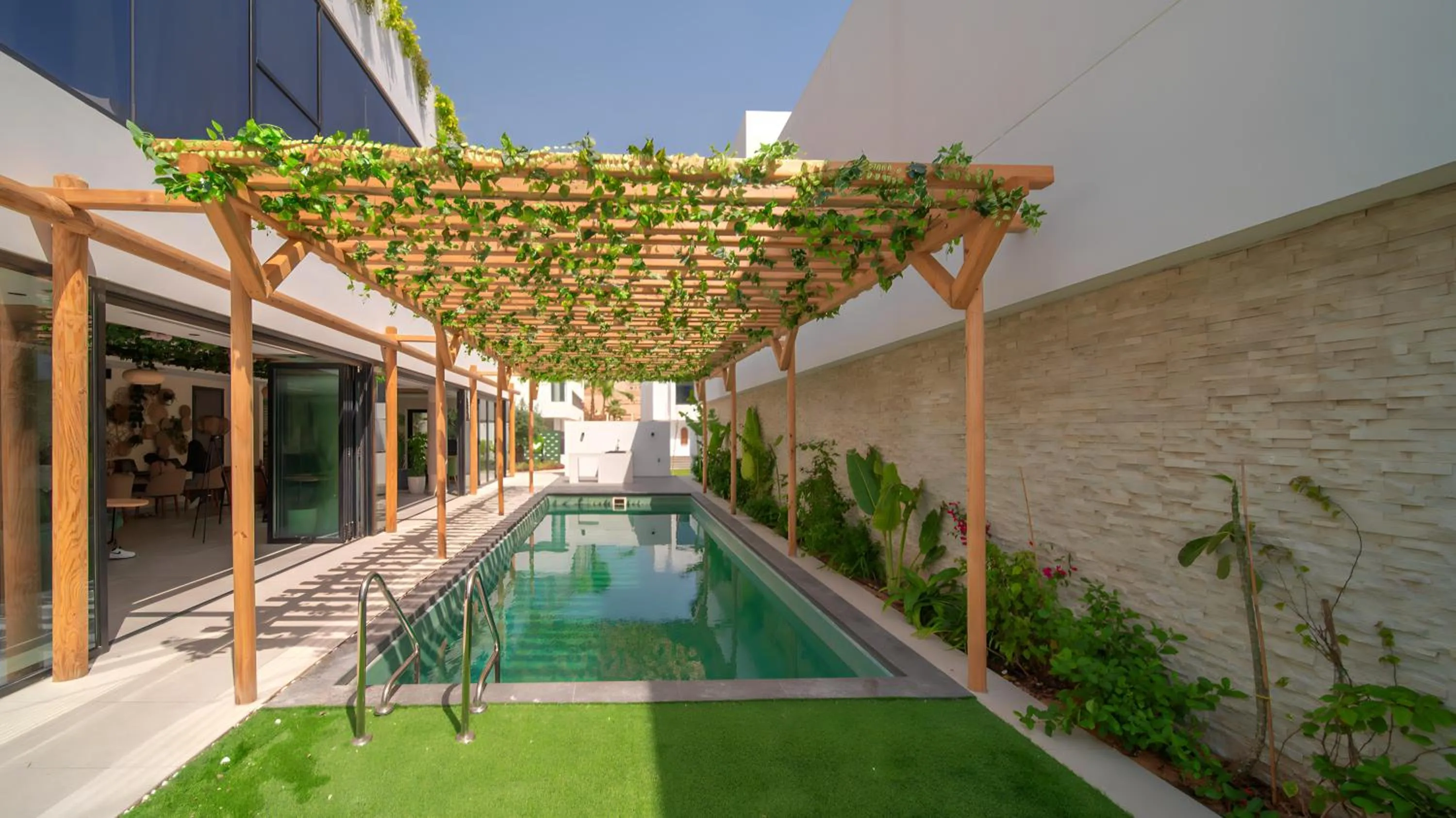 Swimming pool in Nas House Private & Shared Villas