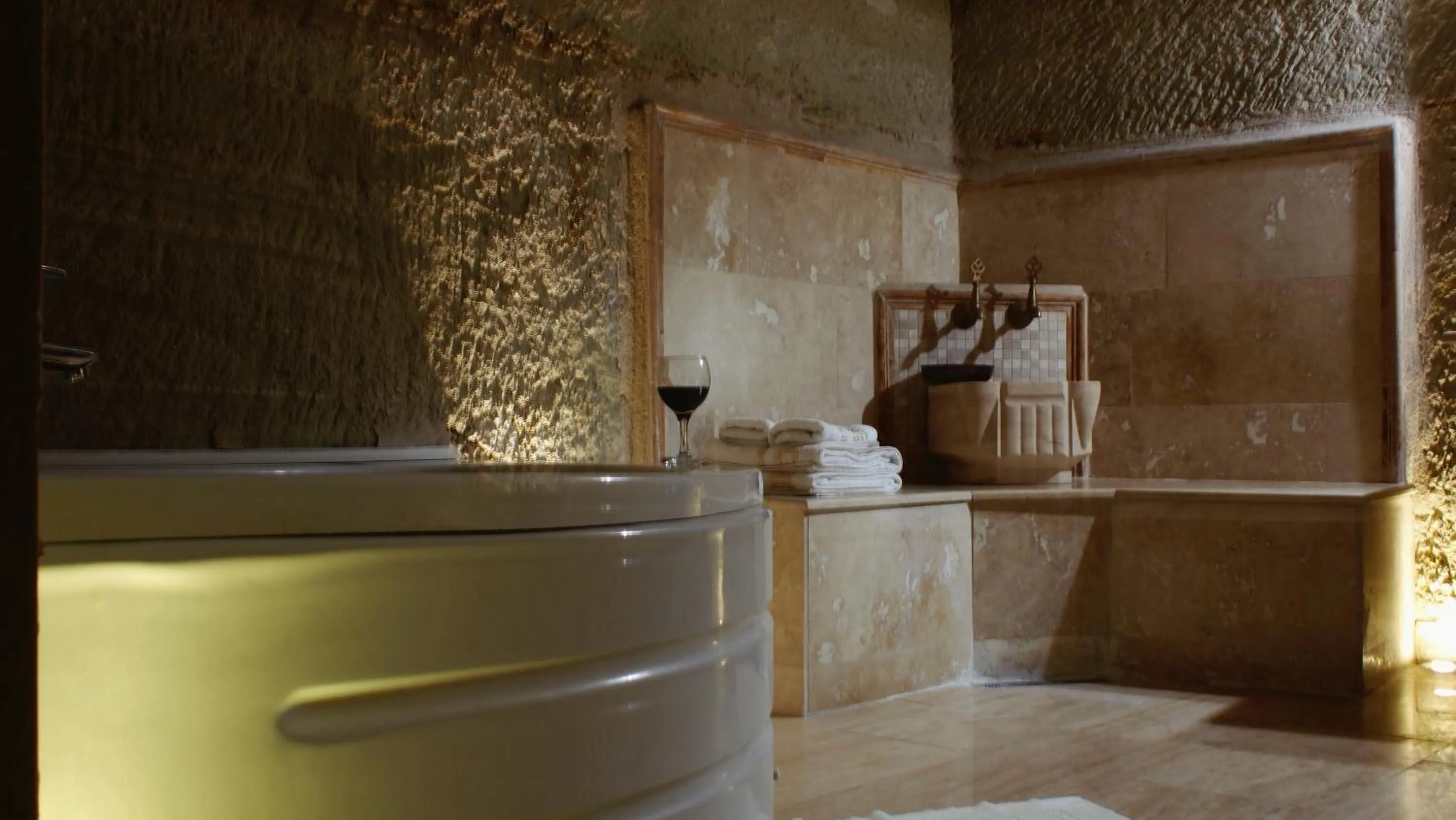 Family Cave Suite Hotel