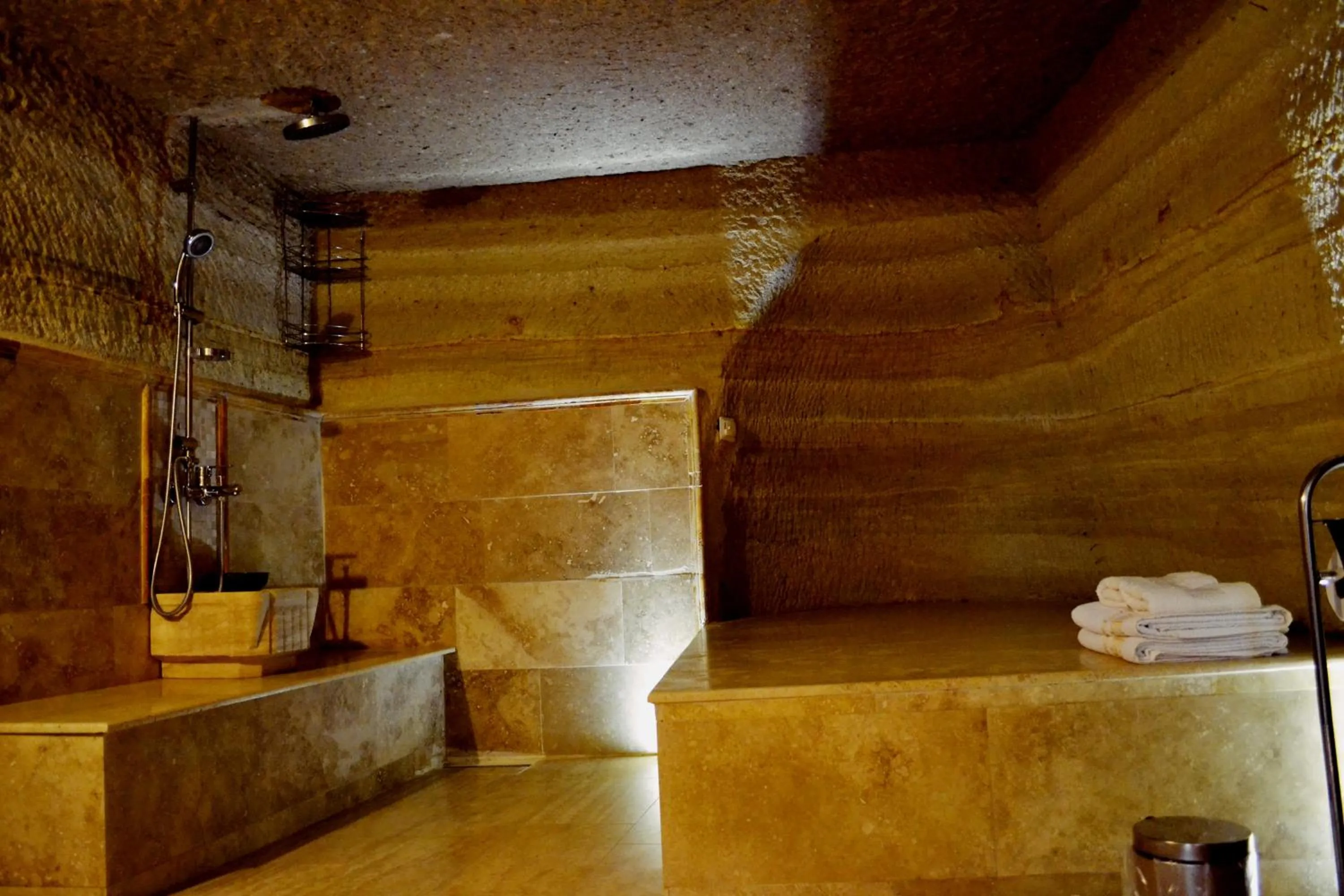 Family Cave Suite Hotel