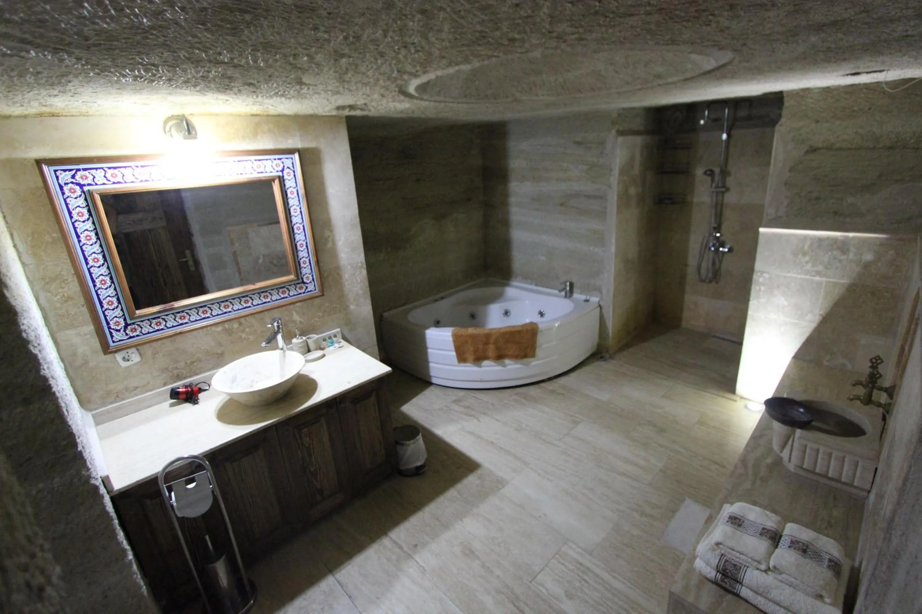 Bathroom in Family Cave Suite Hotel