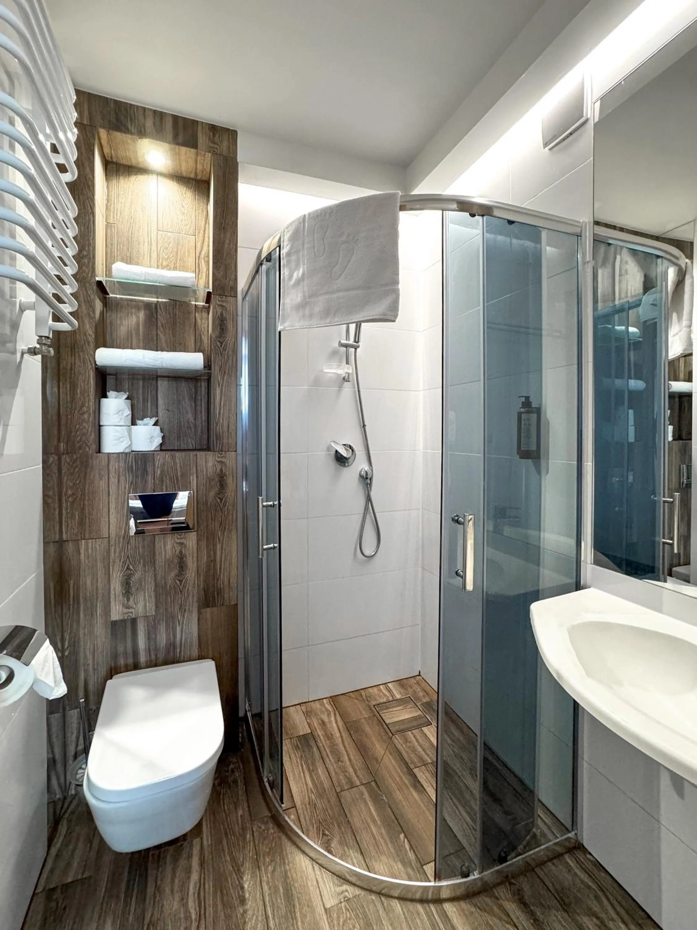 Standard Twin Room - single occupancy in Hotel Malinowski Leśny