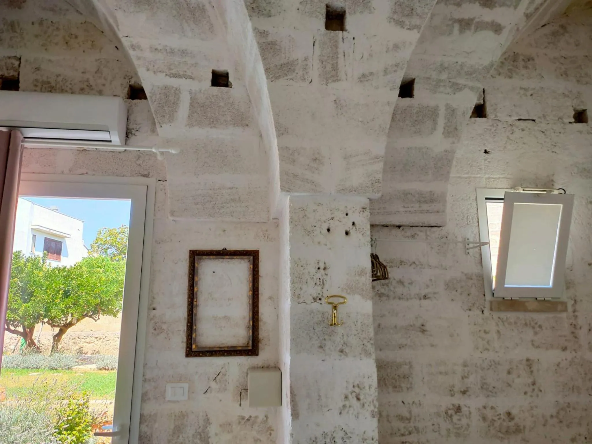 Decorative detail in Corte Mercurio B&B