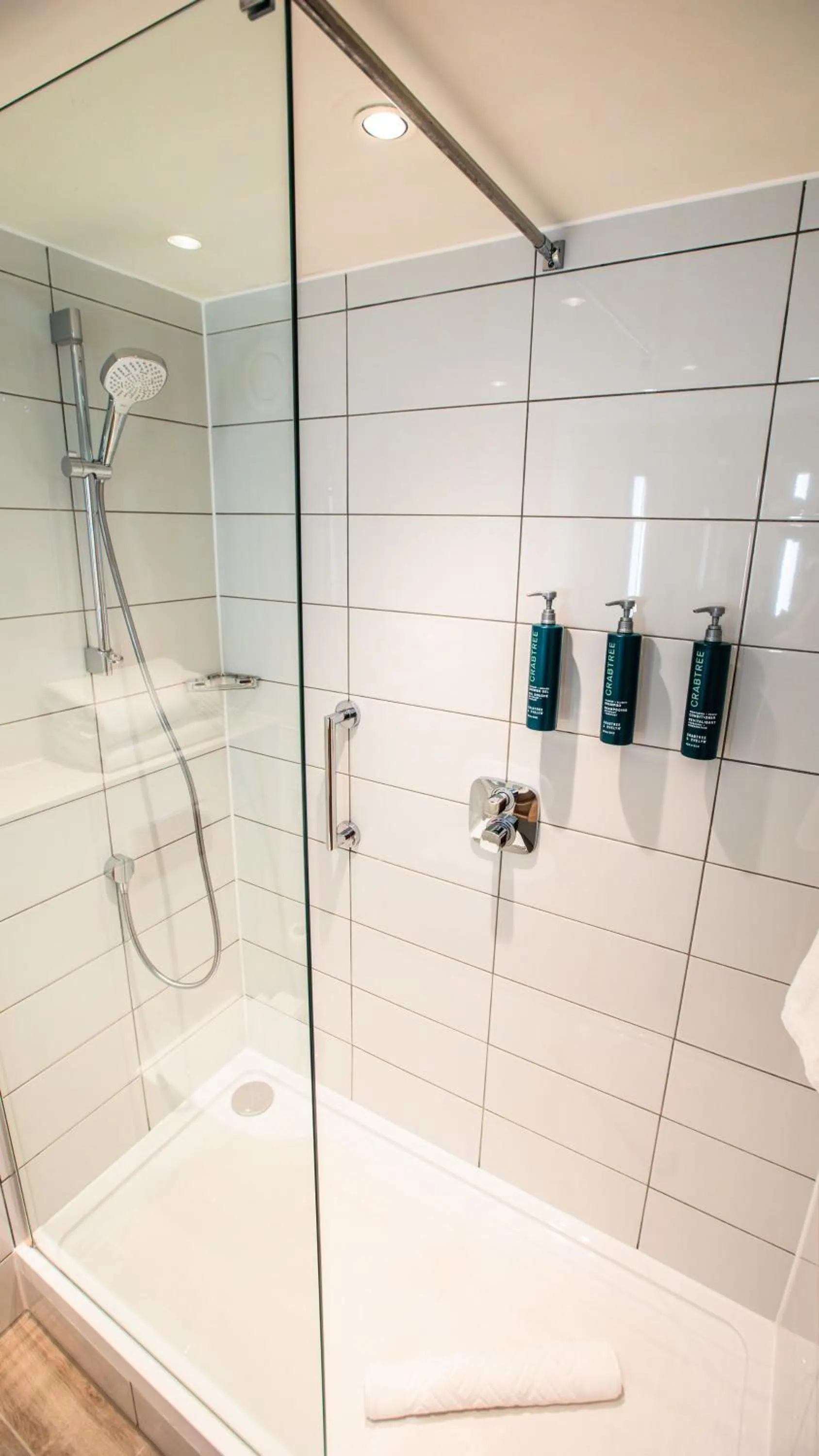 Shower in Hilton Garden Inn Abingdon Oxford