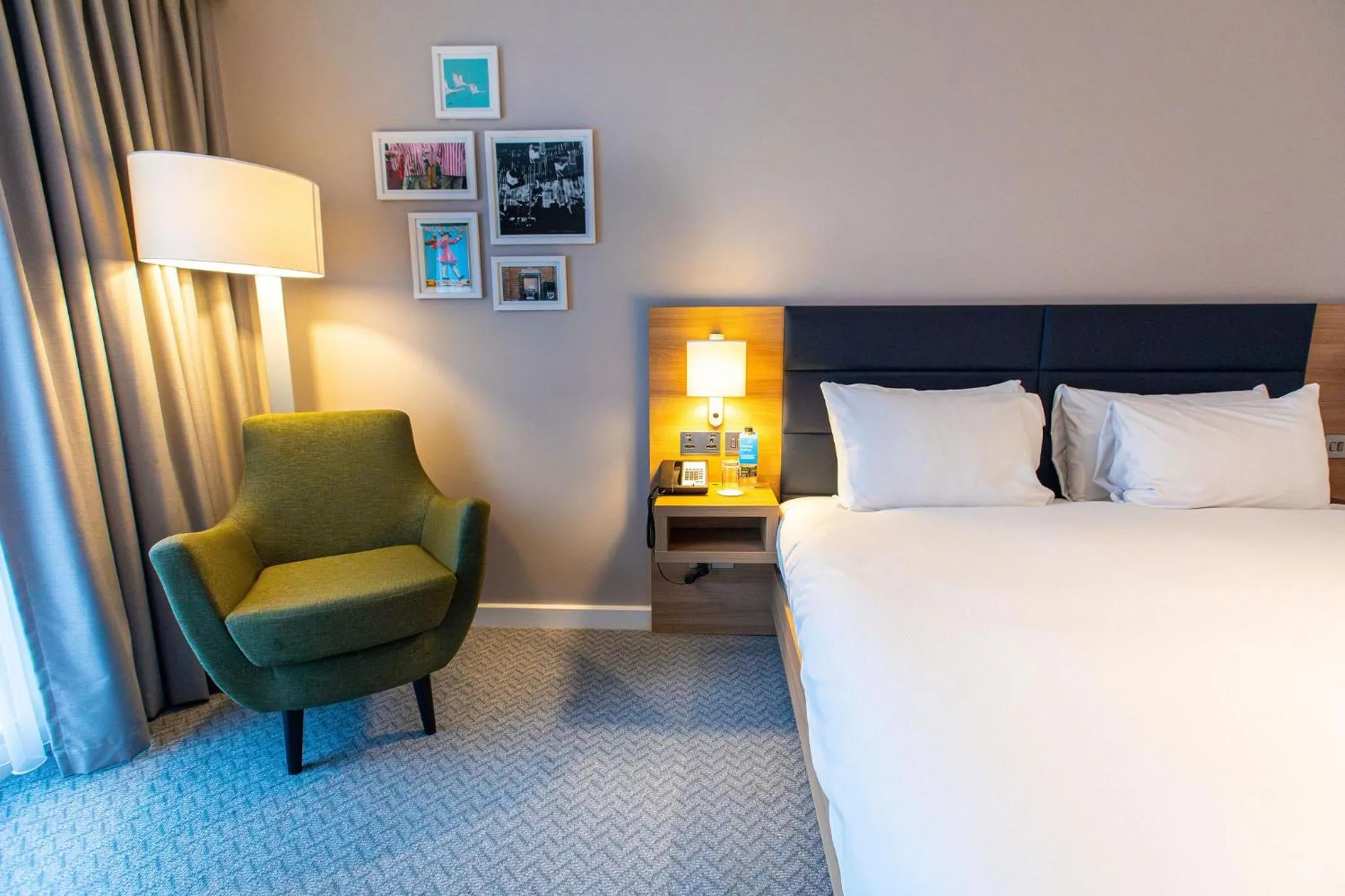 Bedroom, Bed in Hilton Garden Inn Abingdon Oxford