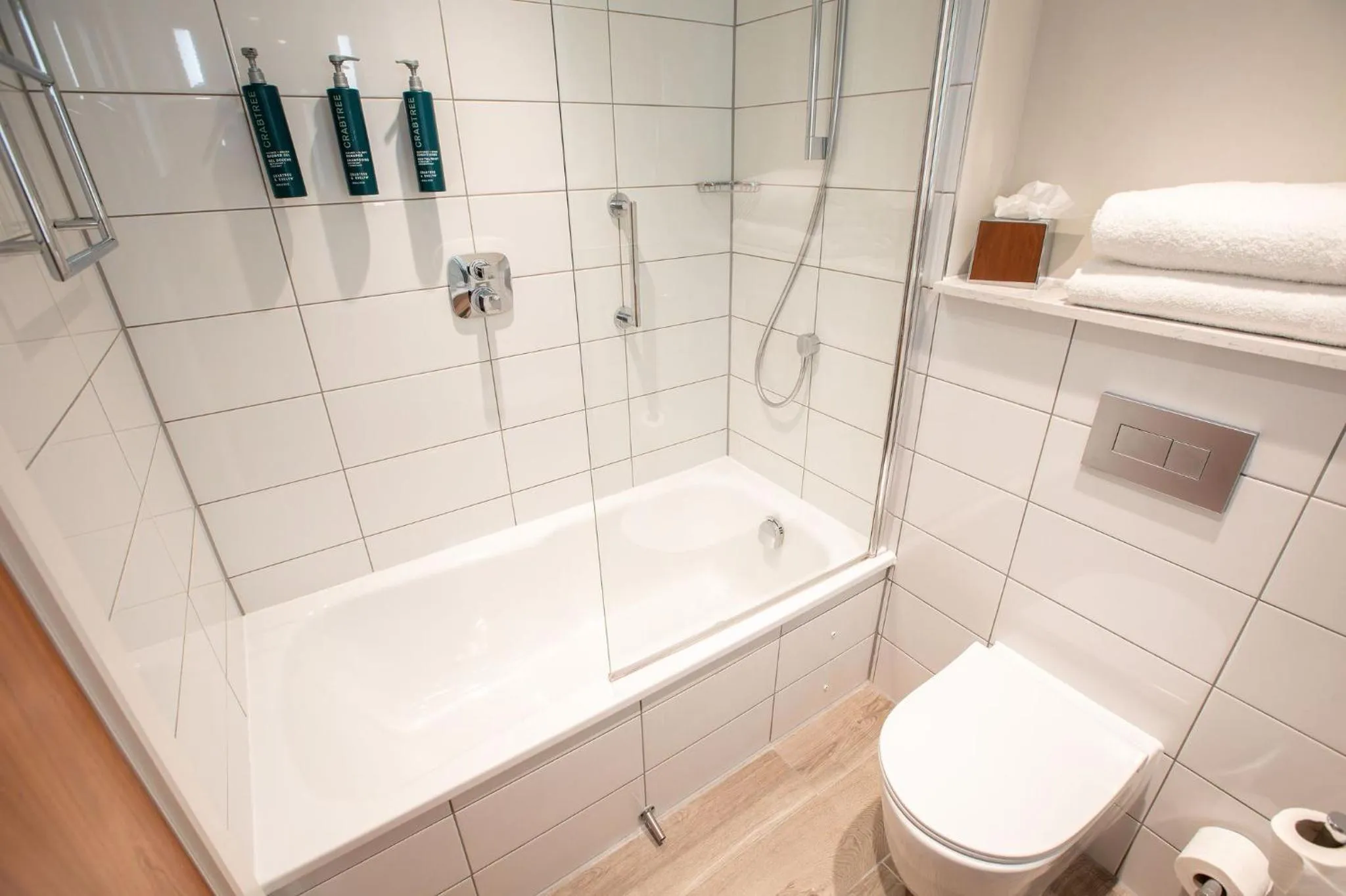 Bath in Hilton Garden Inn Abingdon Oxford