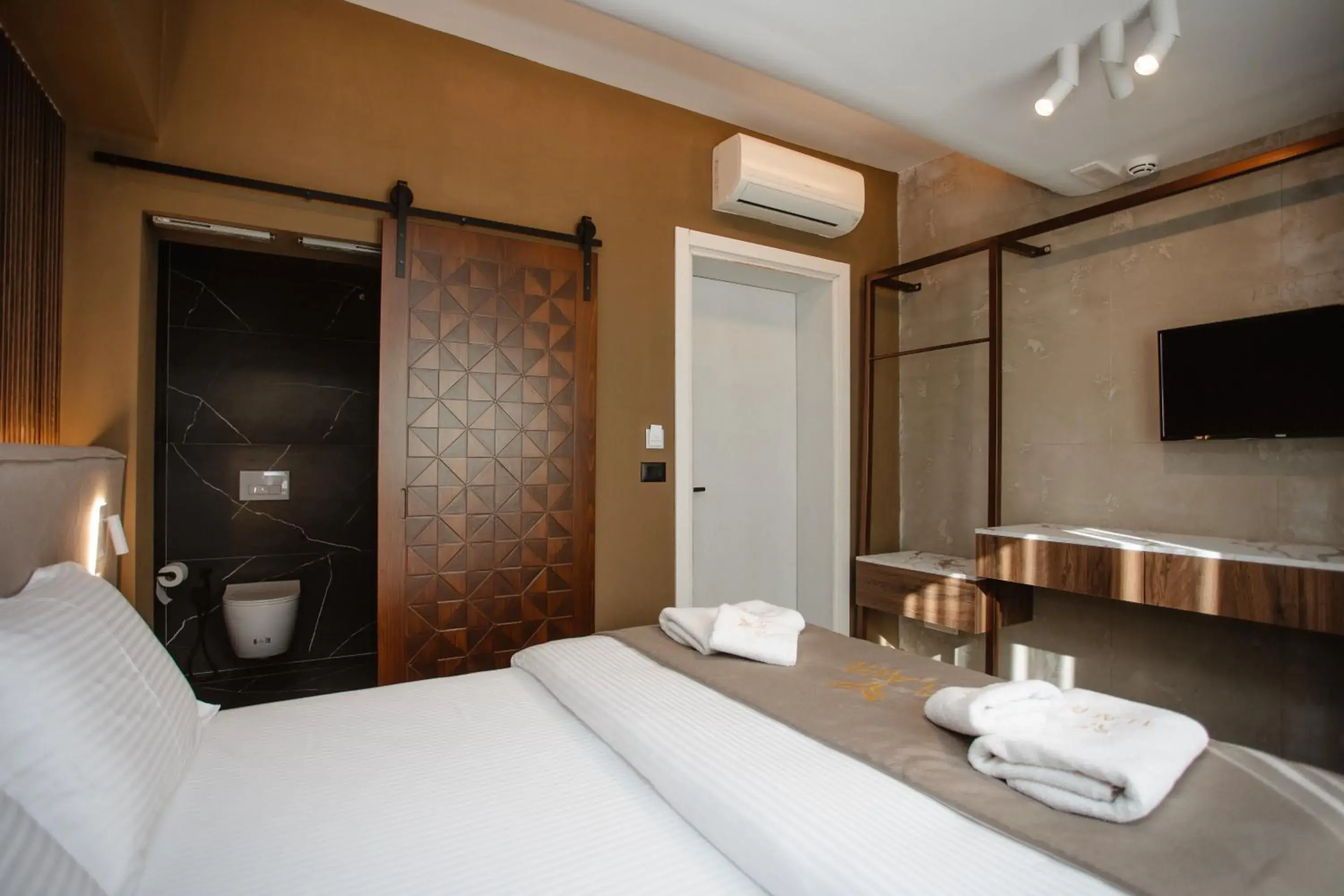 Double Room with Mountain View in Hotel Flaer Double Room with Mountain View in Hotel Flaer