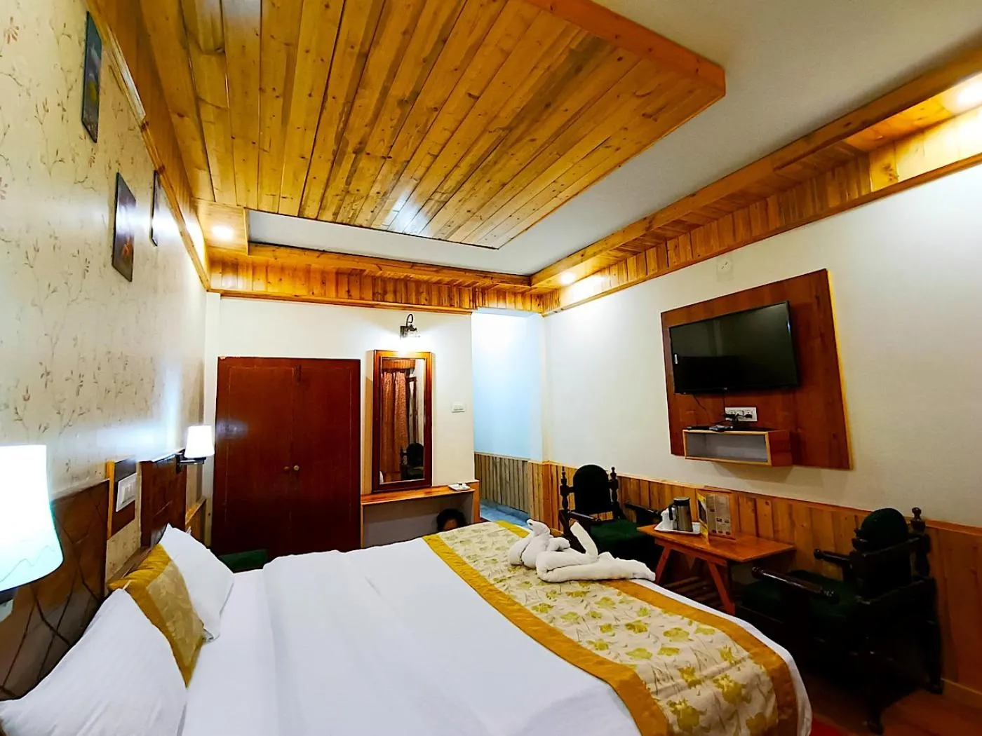 Photo of the whole room, Bed in CS Shhandella Hotel