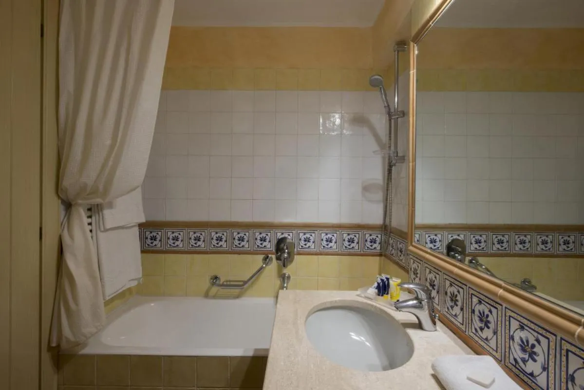 Tranquil Lantana Resort Hotel and Apartments 1 Bedroom room apartment sleeps 5