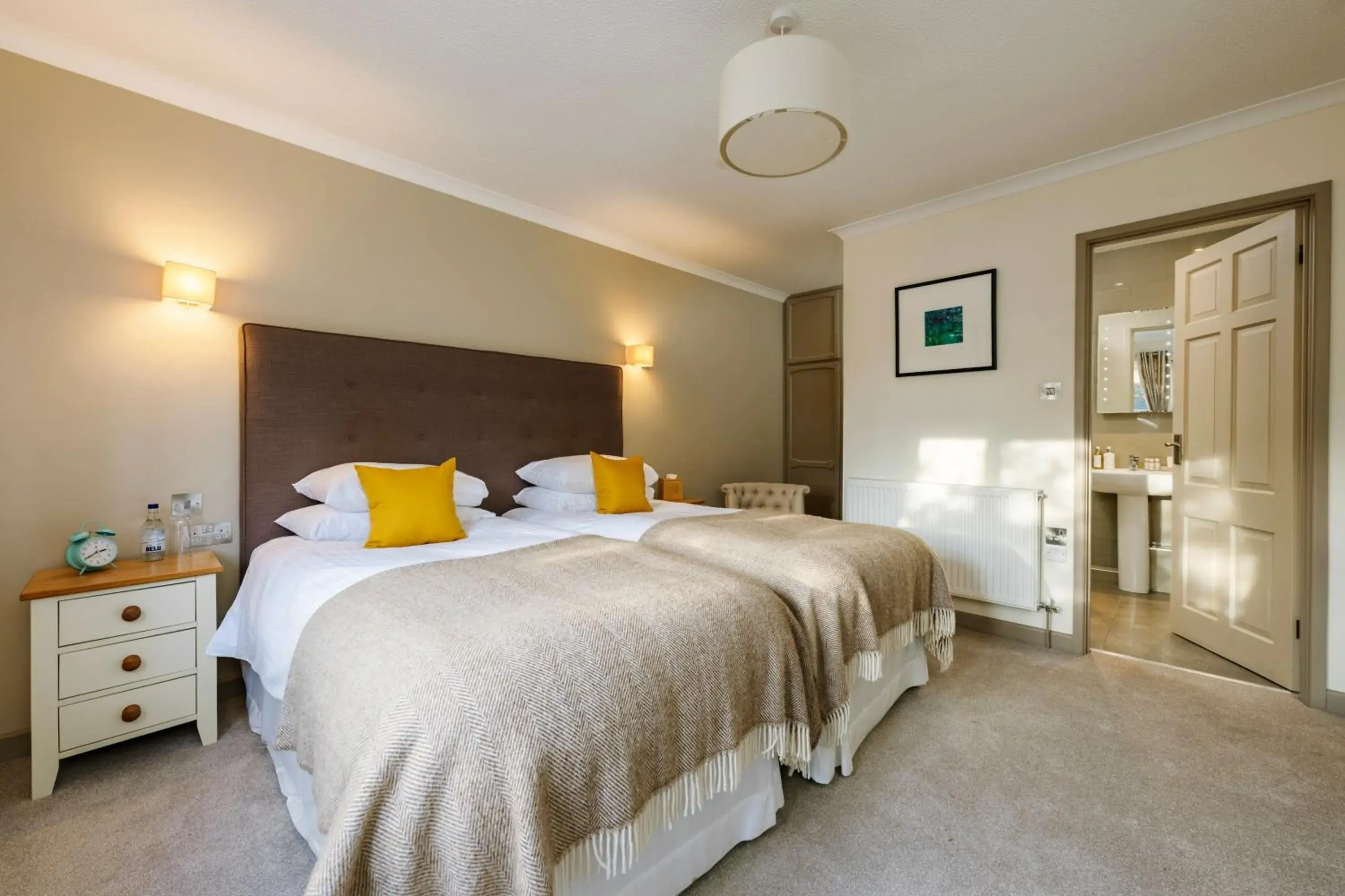 Twin Room in The Tytherleigh Arms Twin Room in The Tytherleigh Arms