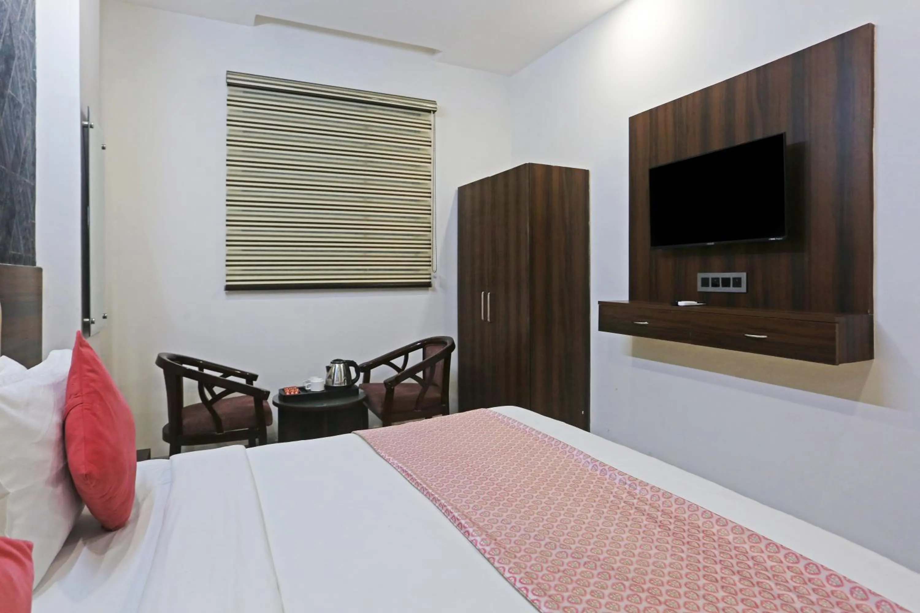 Bed in Hotel ECG Grand Inn-Near Delhi Airport free Airport Drop