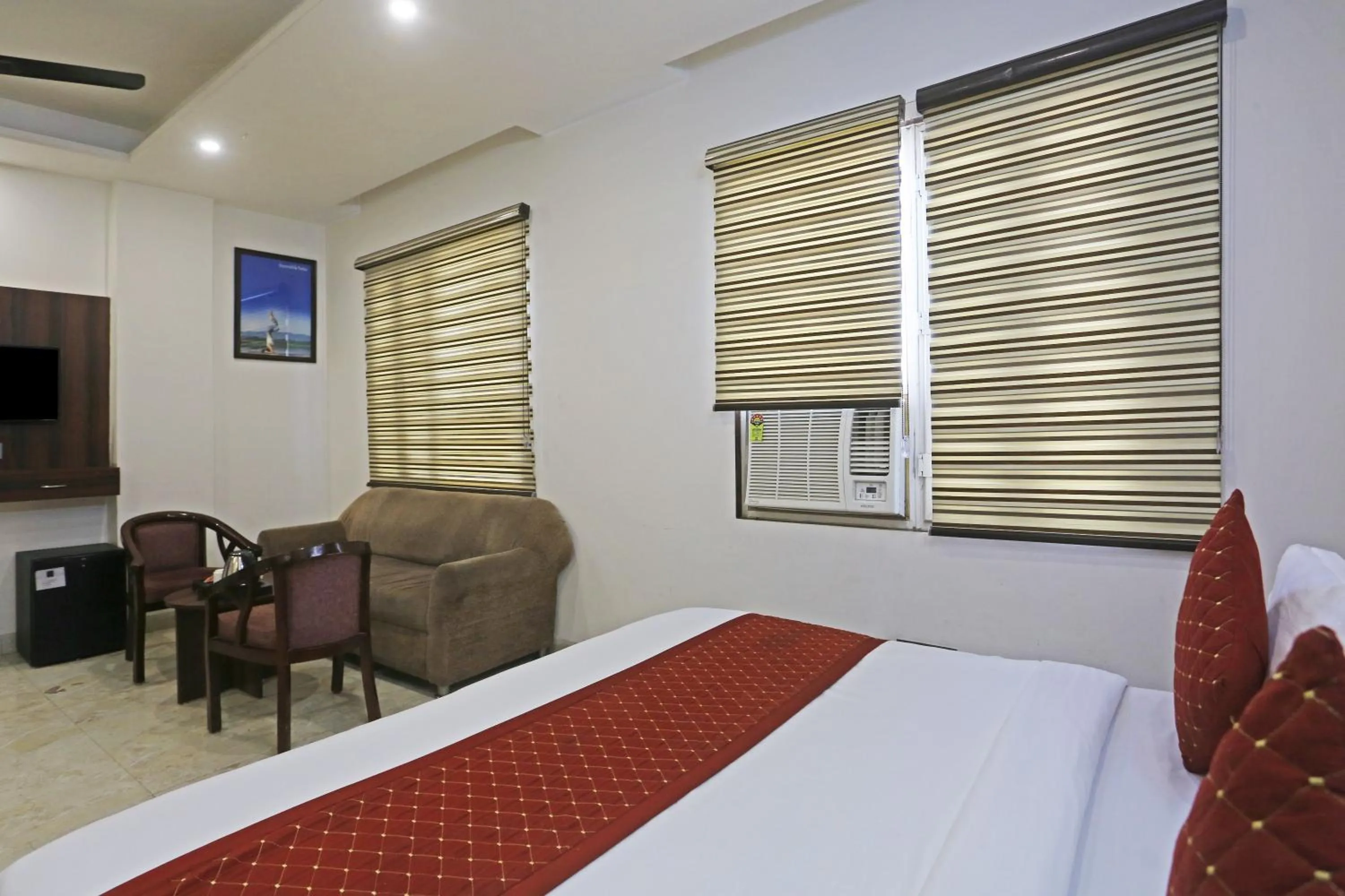 Bed in Hotel ECG Grand Inn-Near Delhi Airport free Airport Drop