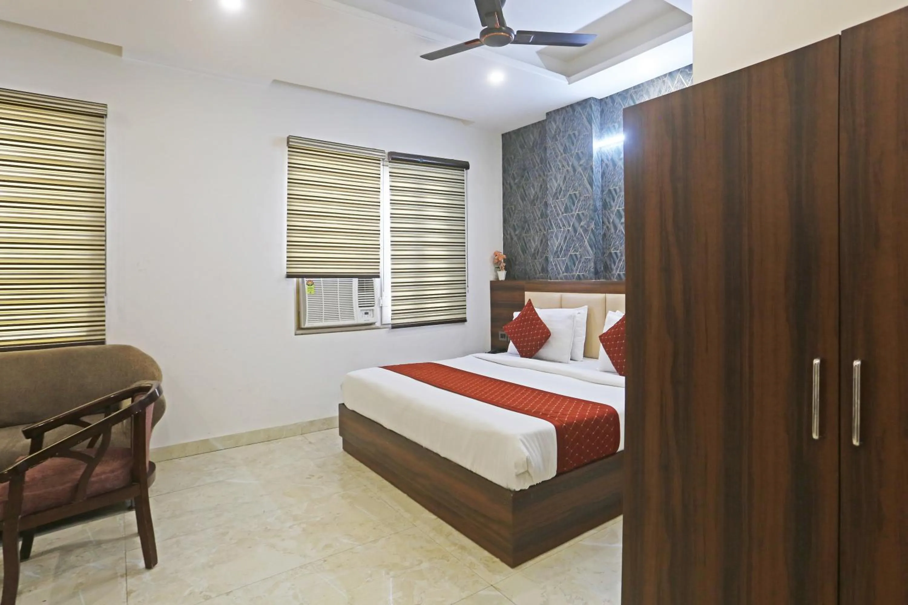 Bed in Hotel ECG Grand Inn-Near Delhi Airport free Airport Drop