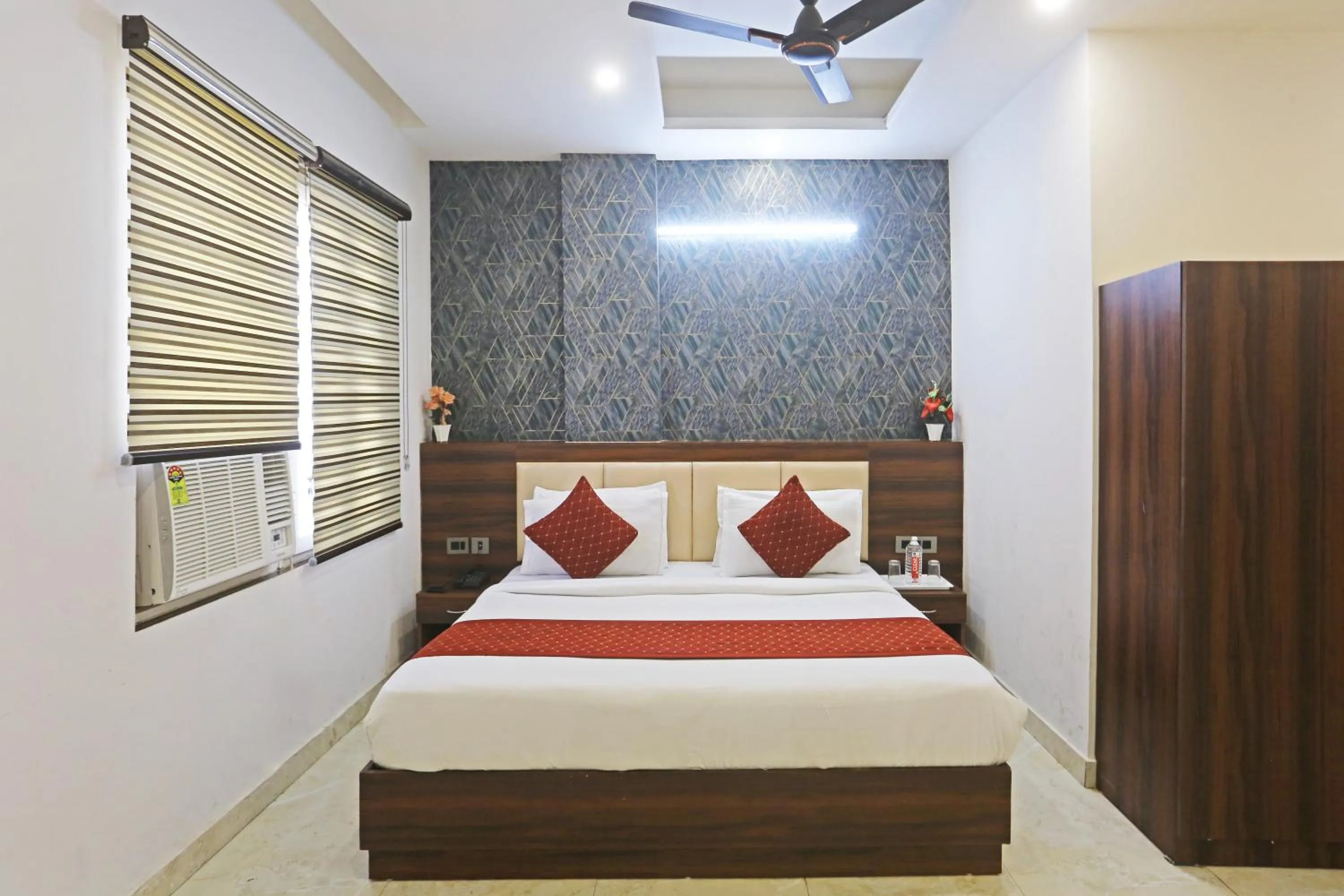 Bed in Hotel ECG Grand Inn-Near Delhi Airport free Airport Drop