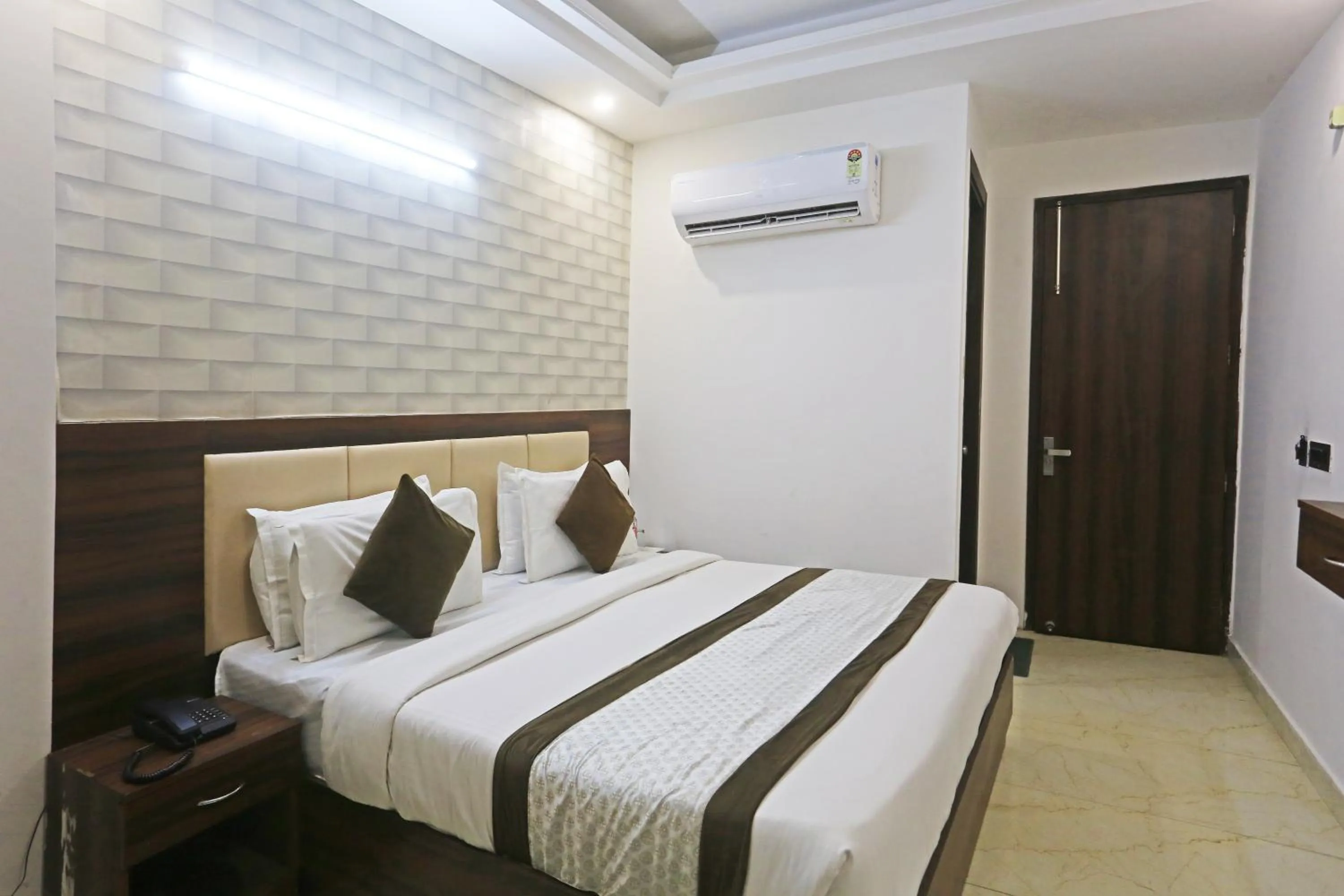Bed in Hotel ECG Grand Inn-Near Delhi Airport free Airport Drop