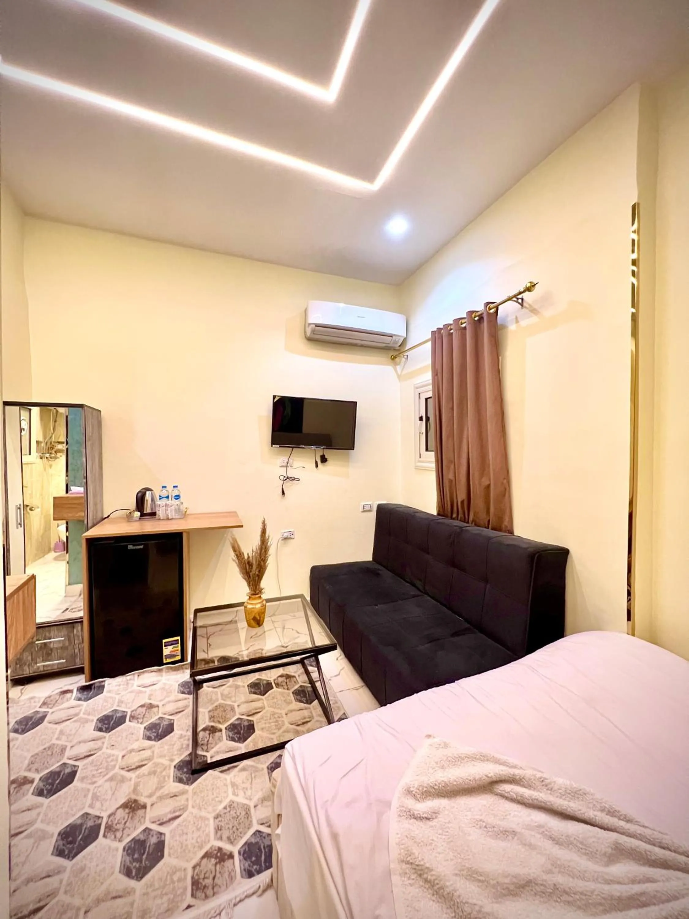 Bed in Farsha Pyramids Inn