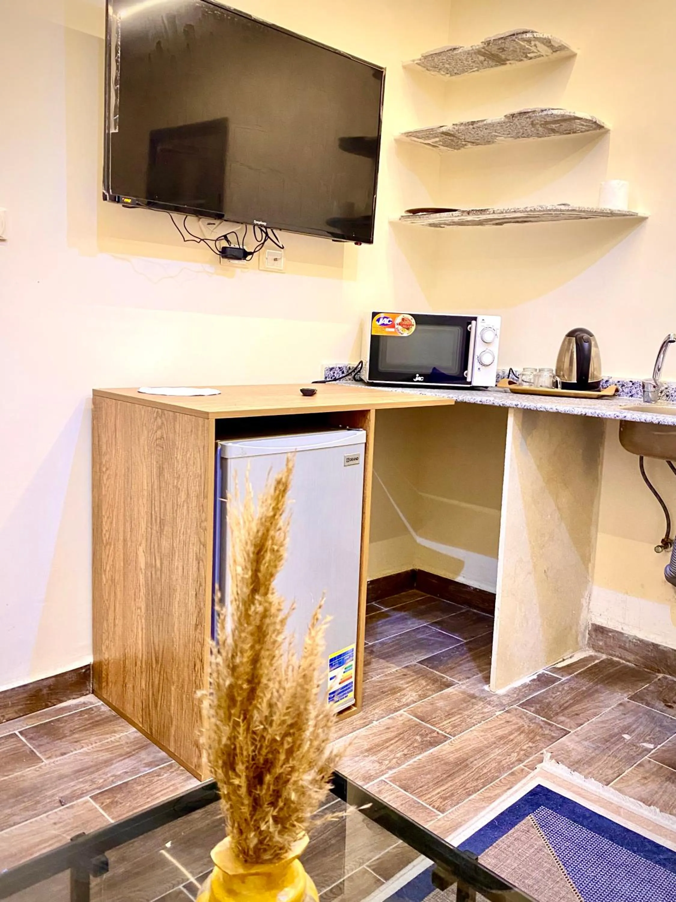 TV and multimedia in Farsha Pyramids Inn