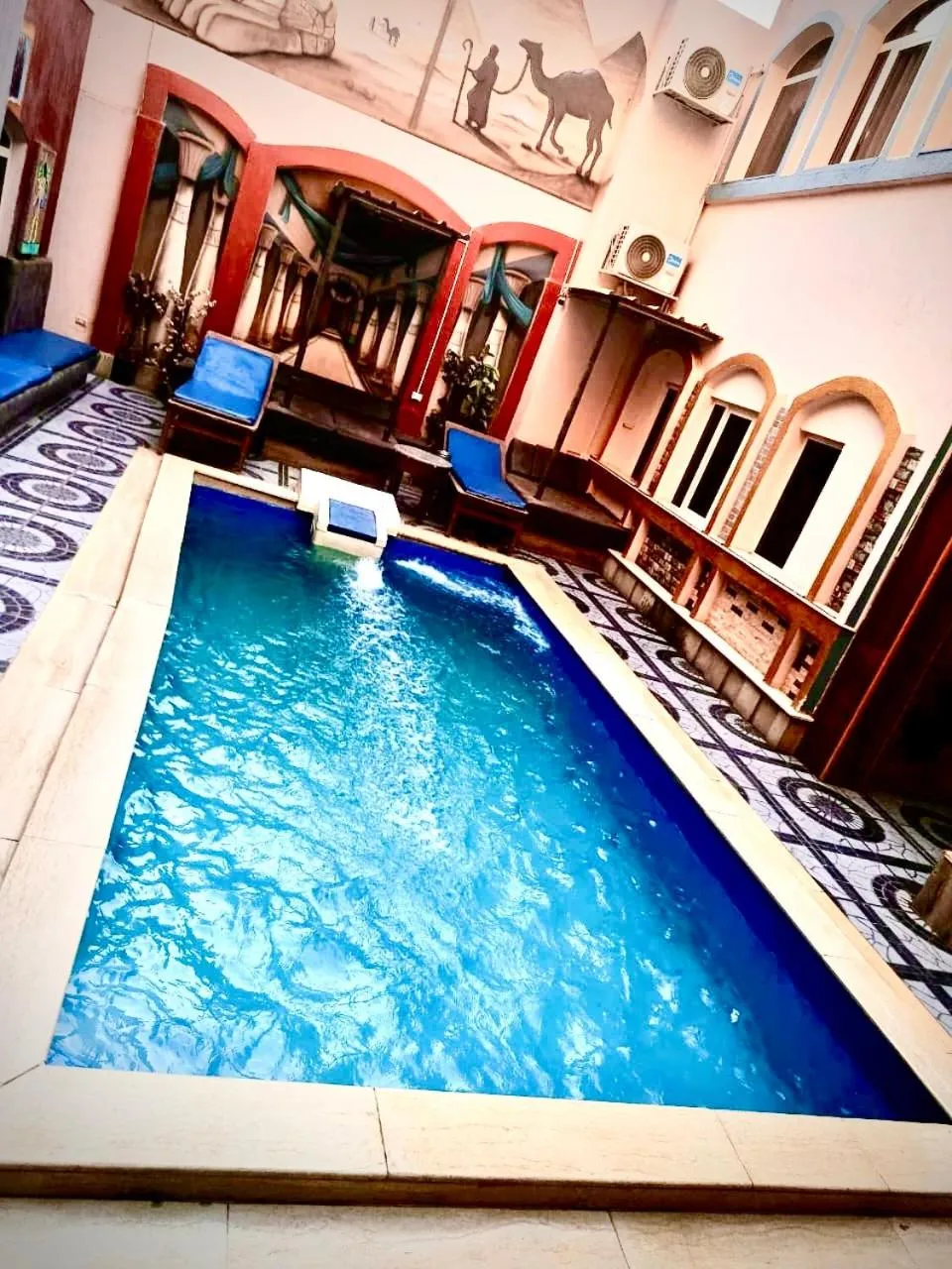 Farsha Pyramids Inn