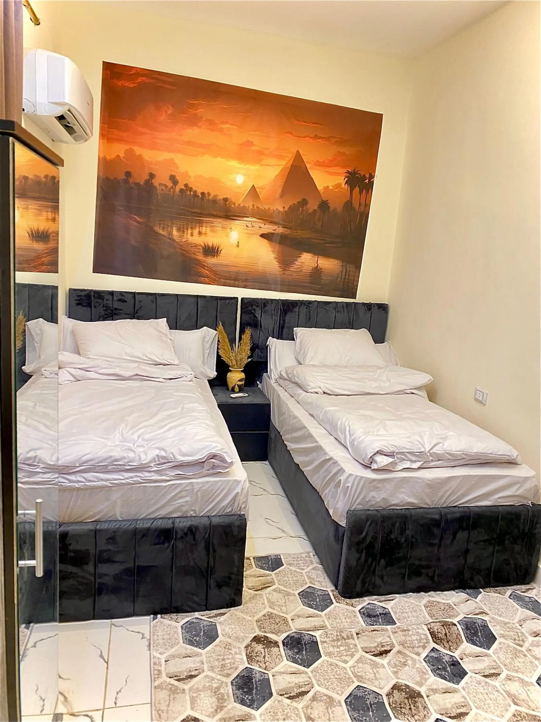 Bed in Farsha Pyramids Inn