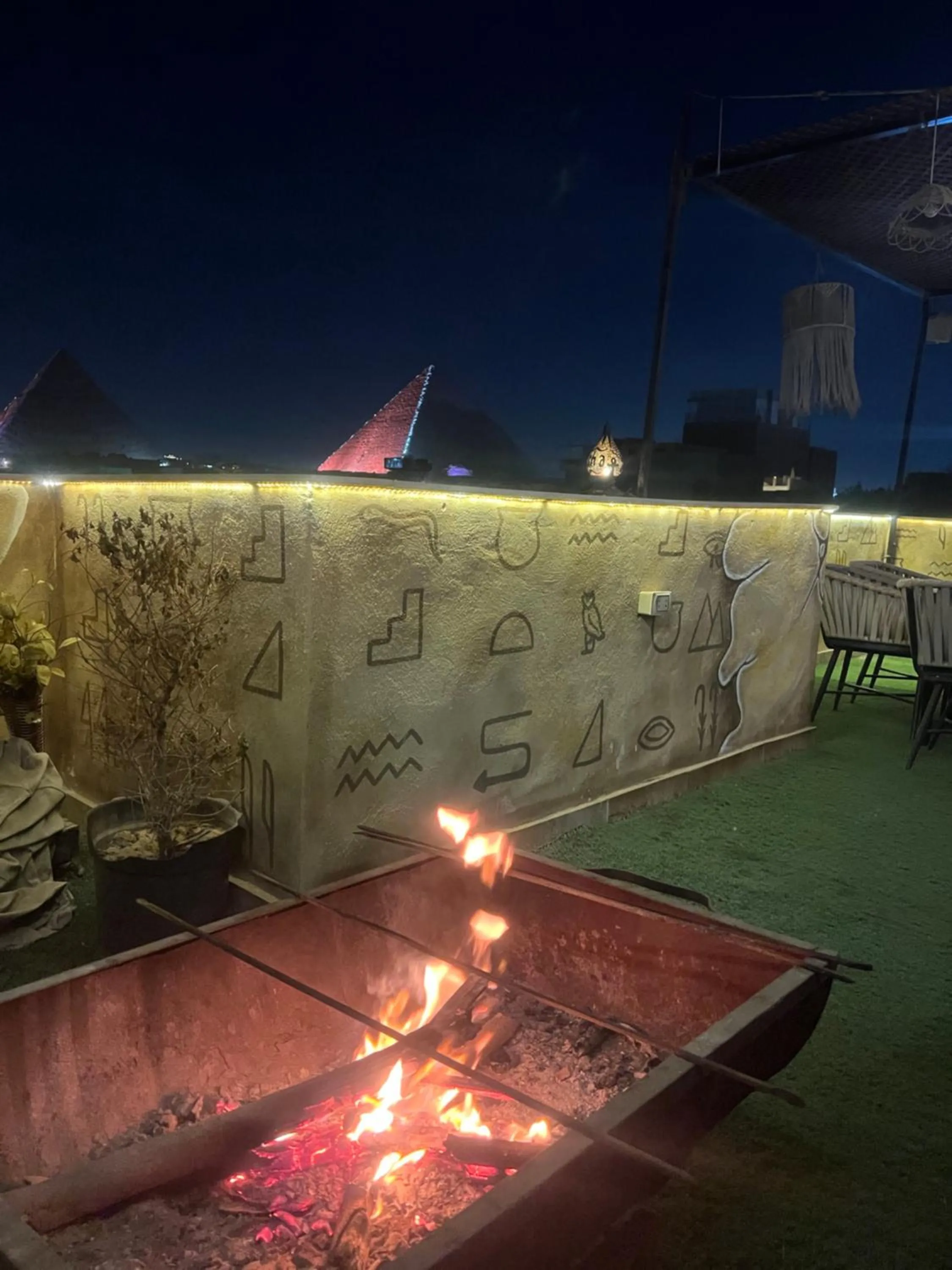 Night in Farsha Pyramids Inn