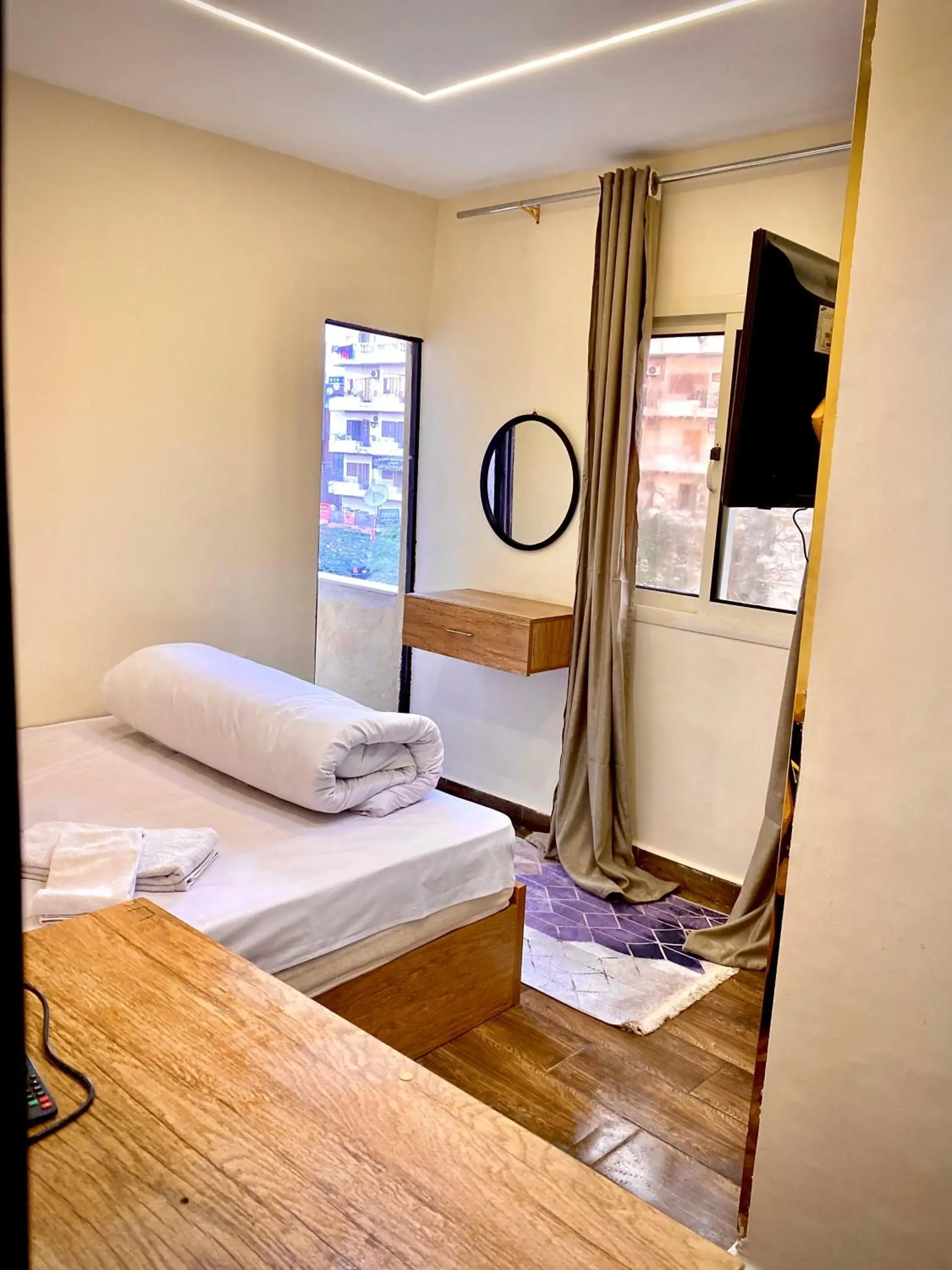 Deluxe Double Room with Balcony in Farsha Pyramids Inn Deluxe Double Room with Balcony in Farsha Pyramids Inn