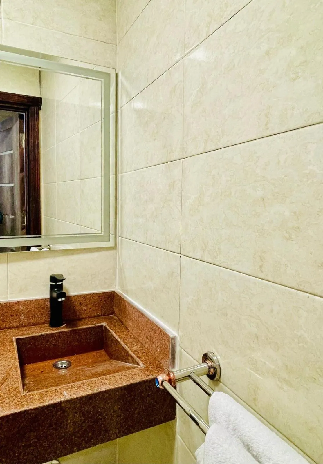 Bathroom in Farsha Pyramids Inn