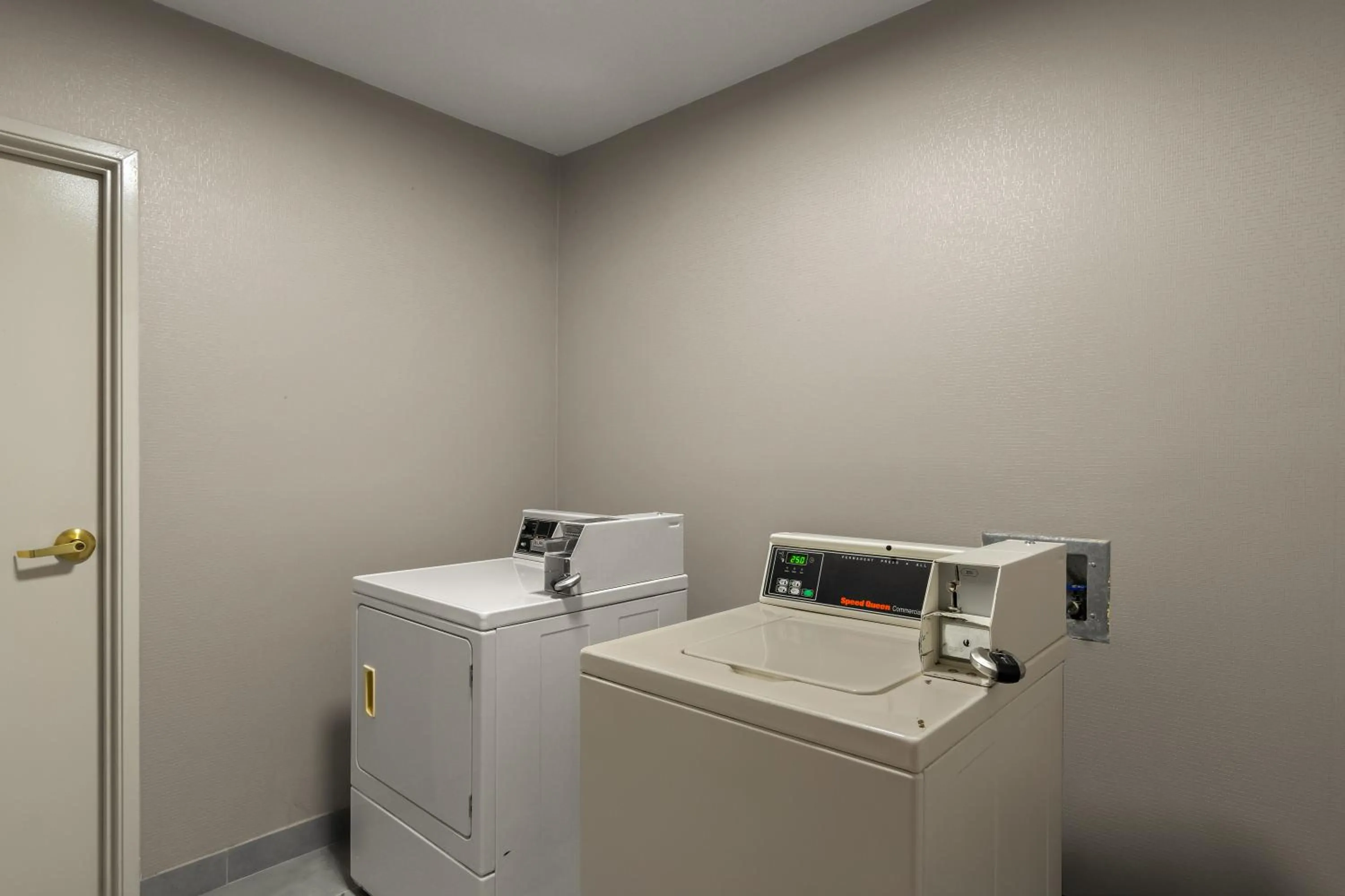 laundry in Comfort Inn & Suites Ashland - Richmond North