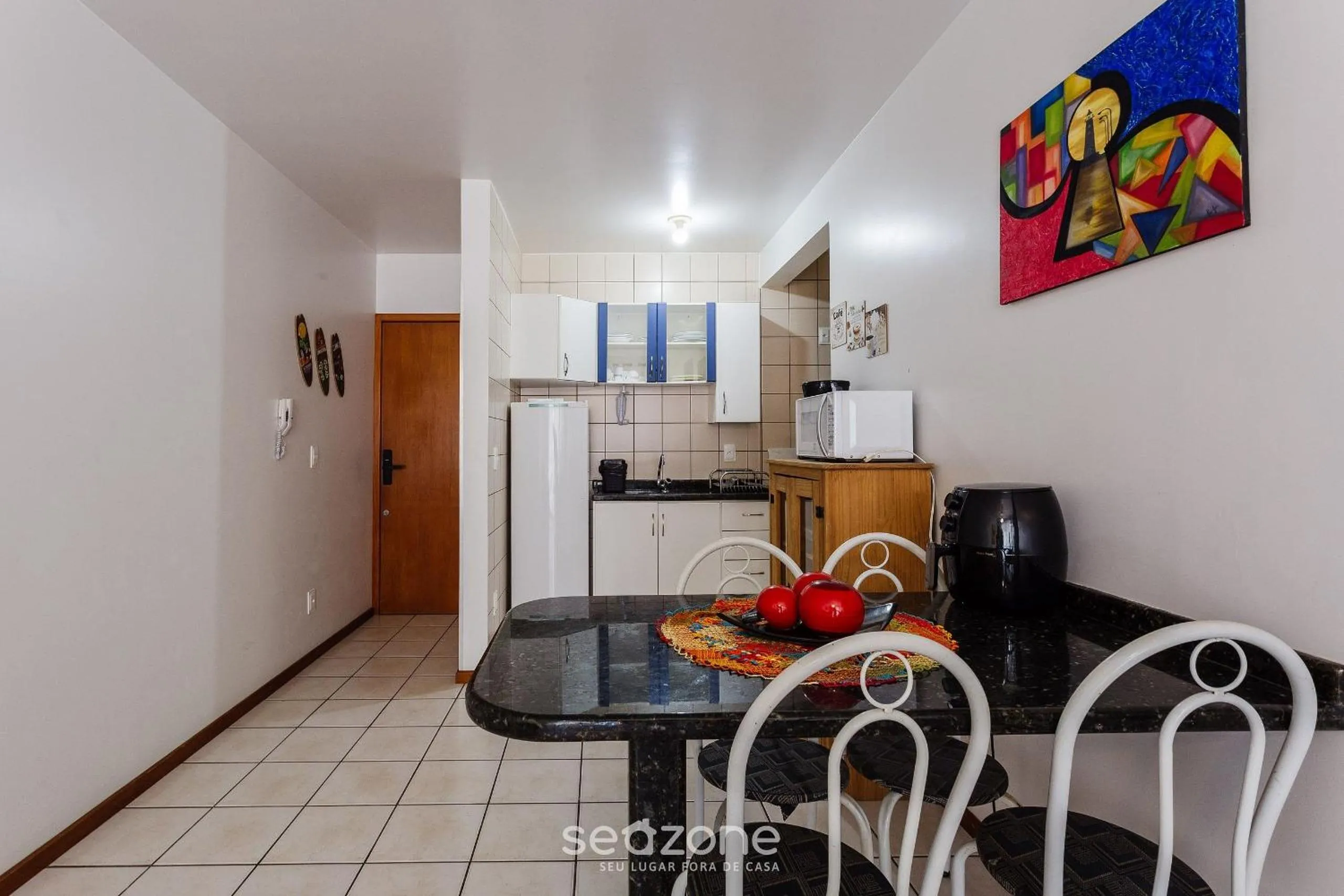 Apto c Churrasq 350m da Praia Canasvieiras AAL0204