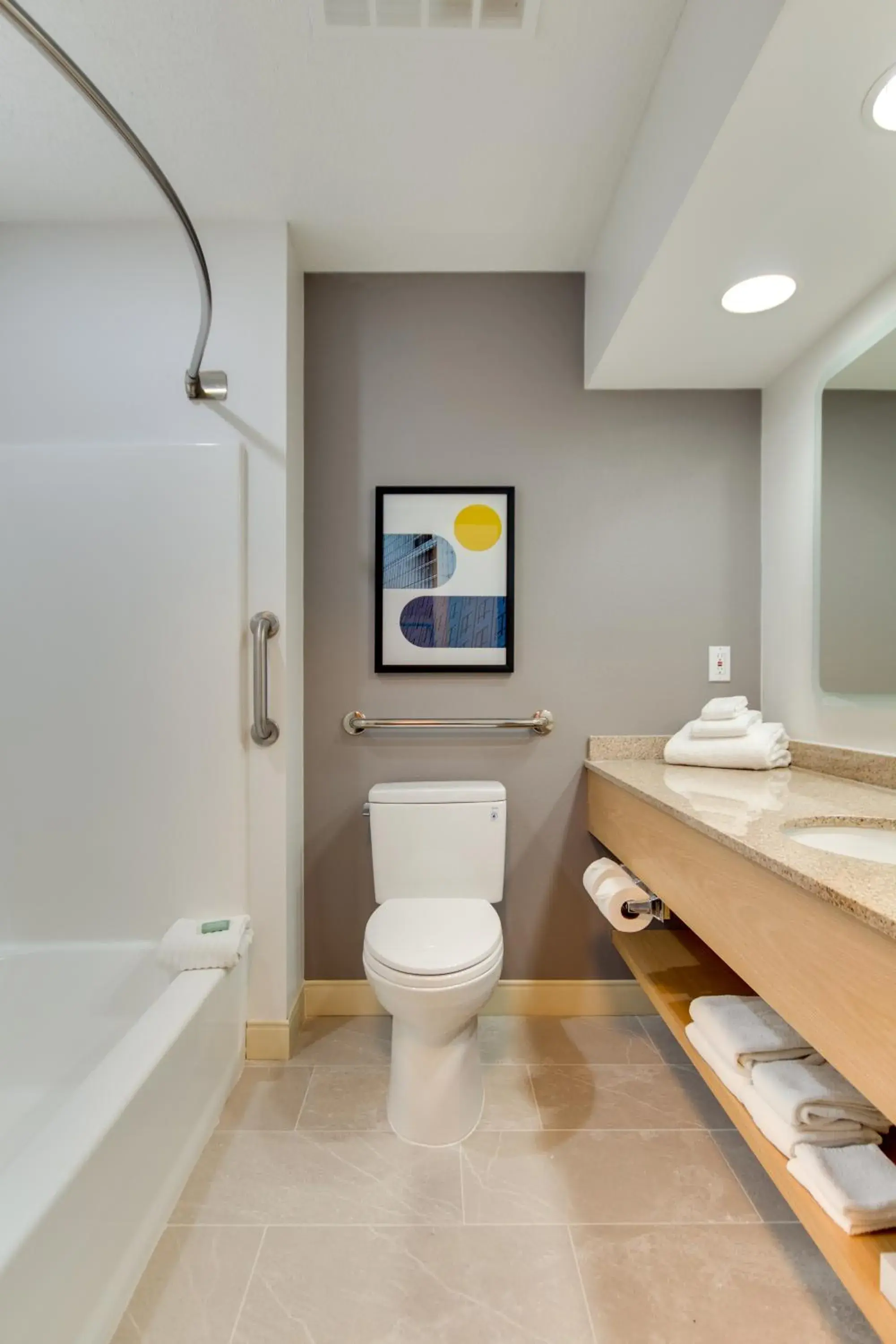 Bathroom in Hotel Bemidji Bathroom in Hotel Bemidji