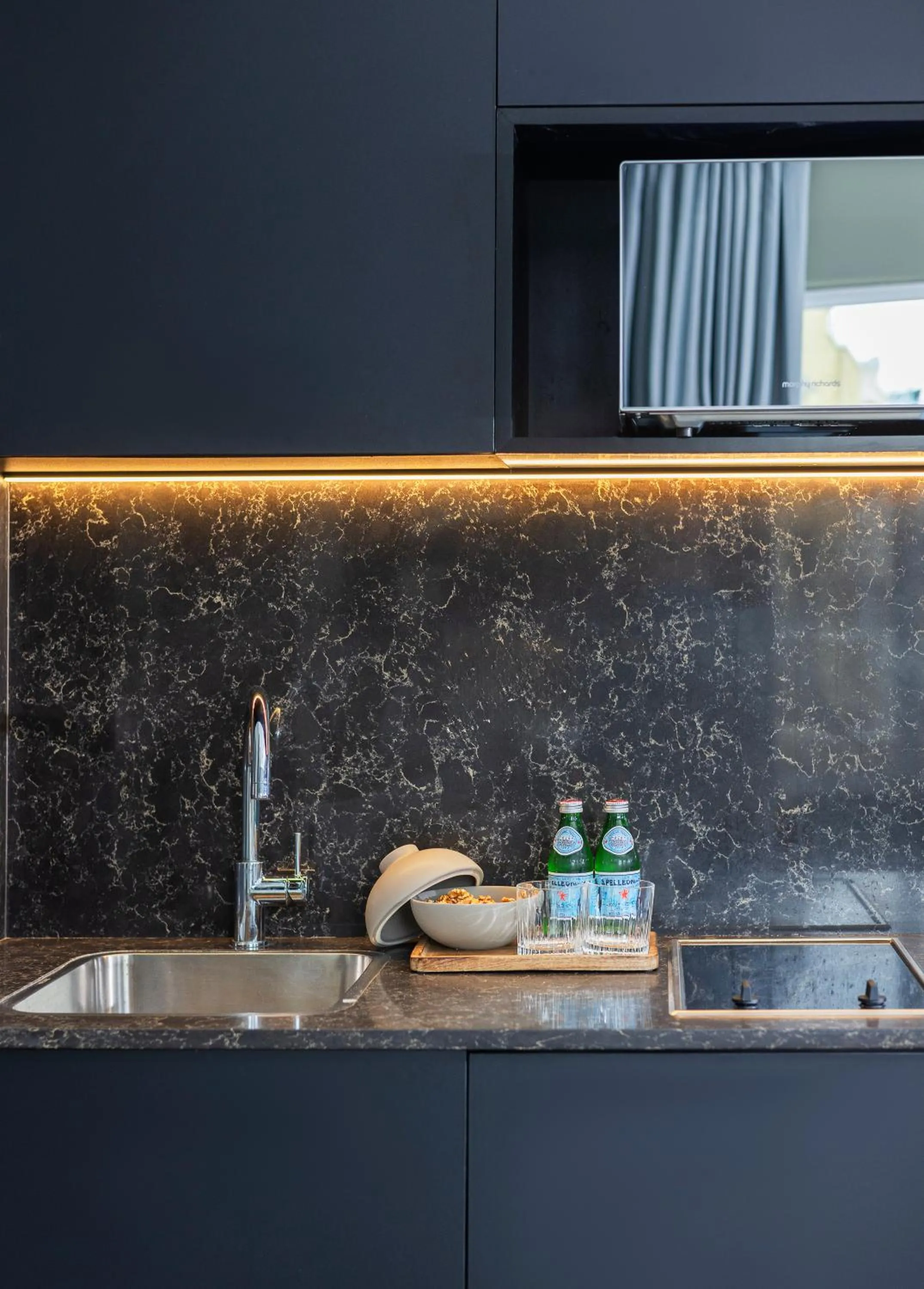 Kitchen or kitchenette in Albi Florentin - Traveler's Choice 2025