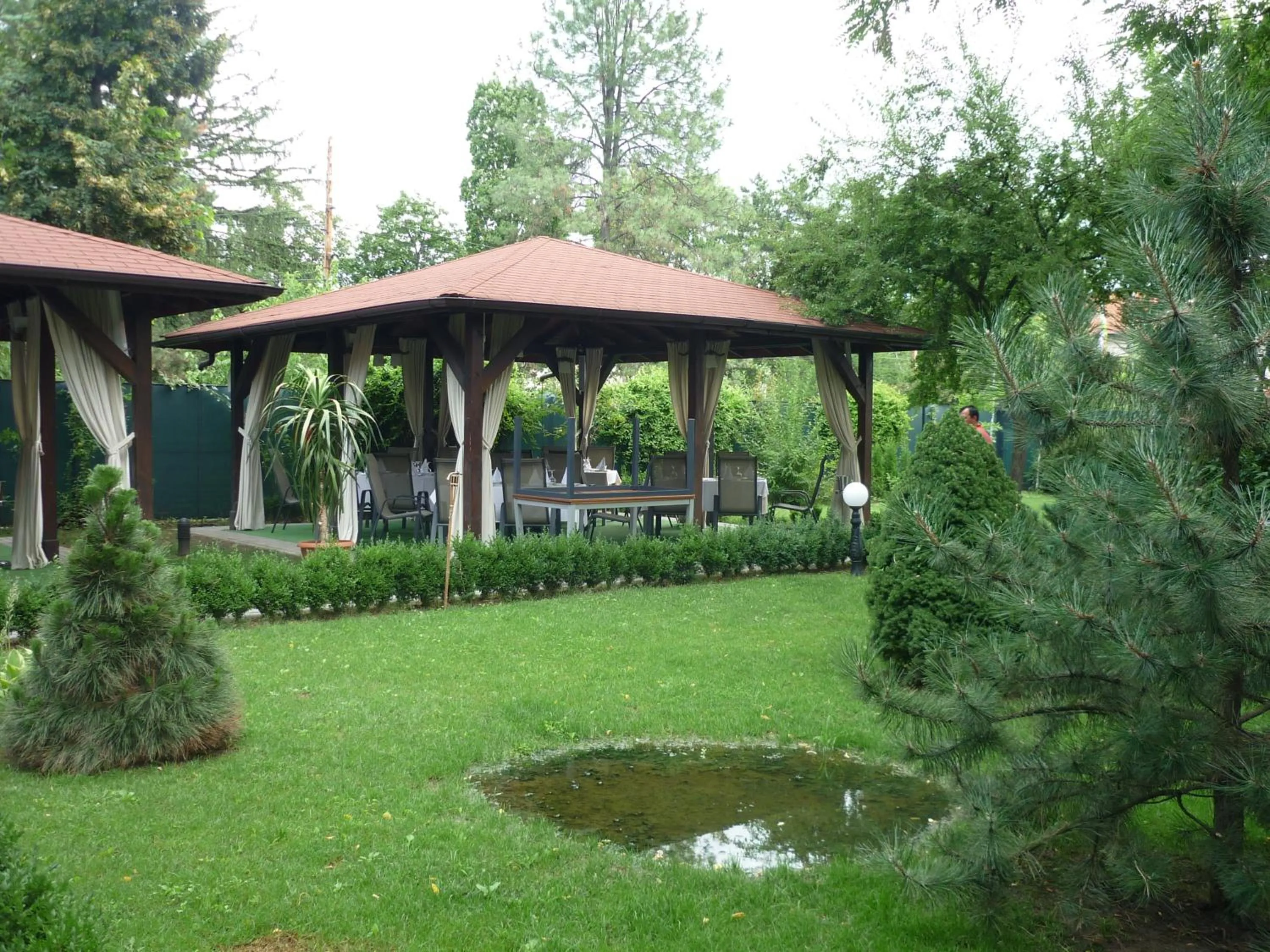 Garden in Hotel Baneasa Parc