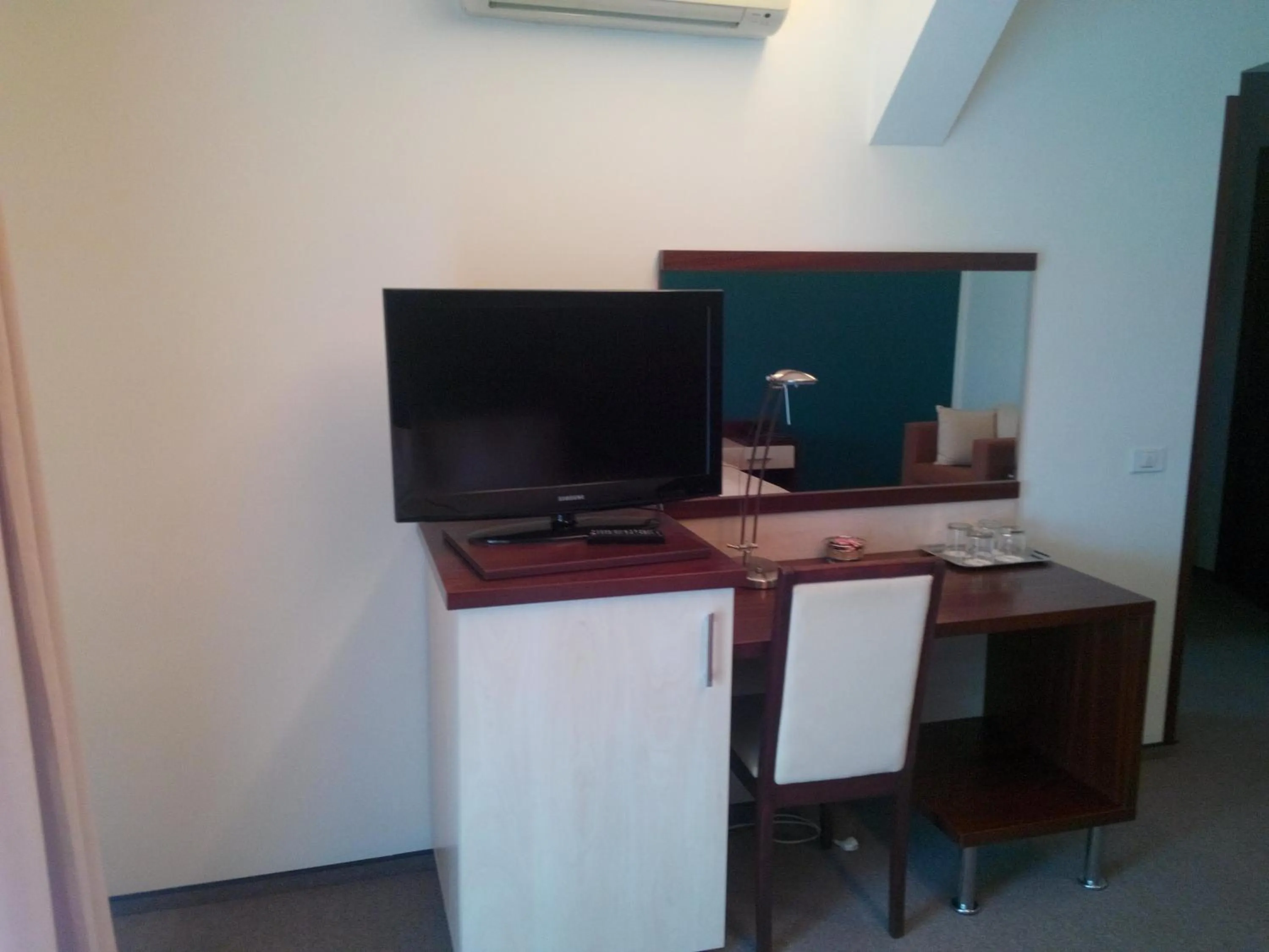 TV and multimedia in Hotel Baneasa Parc