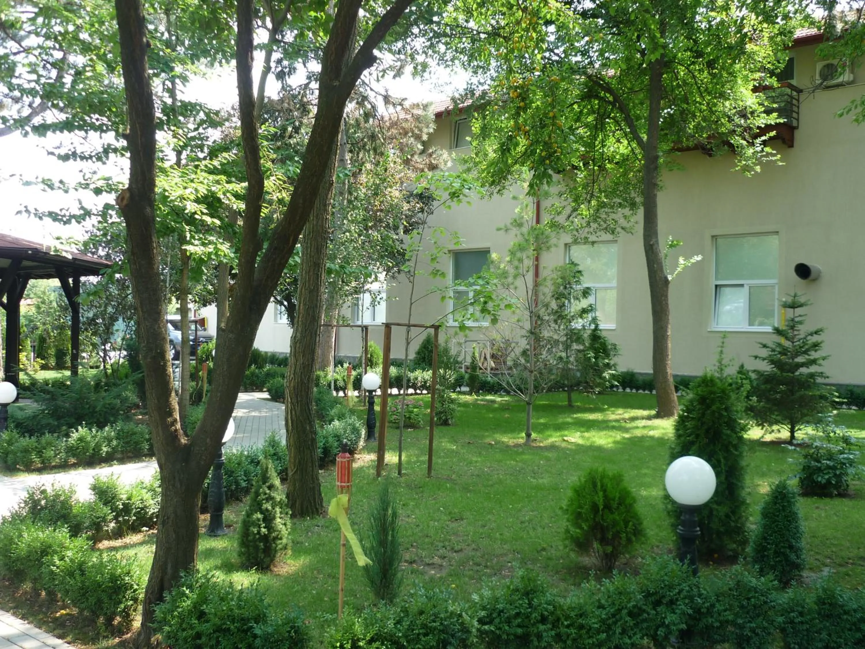 Garden in Hotel Baneasa Parc