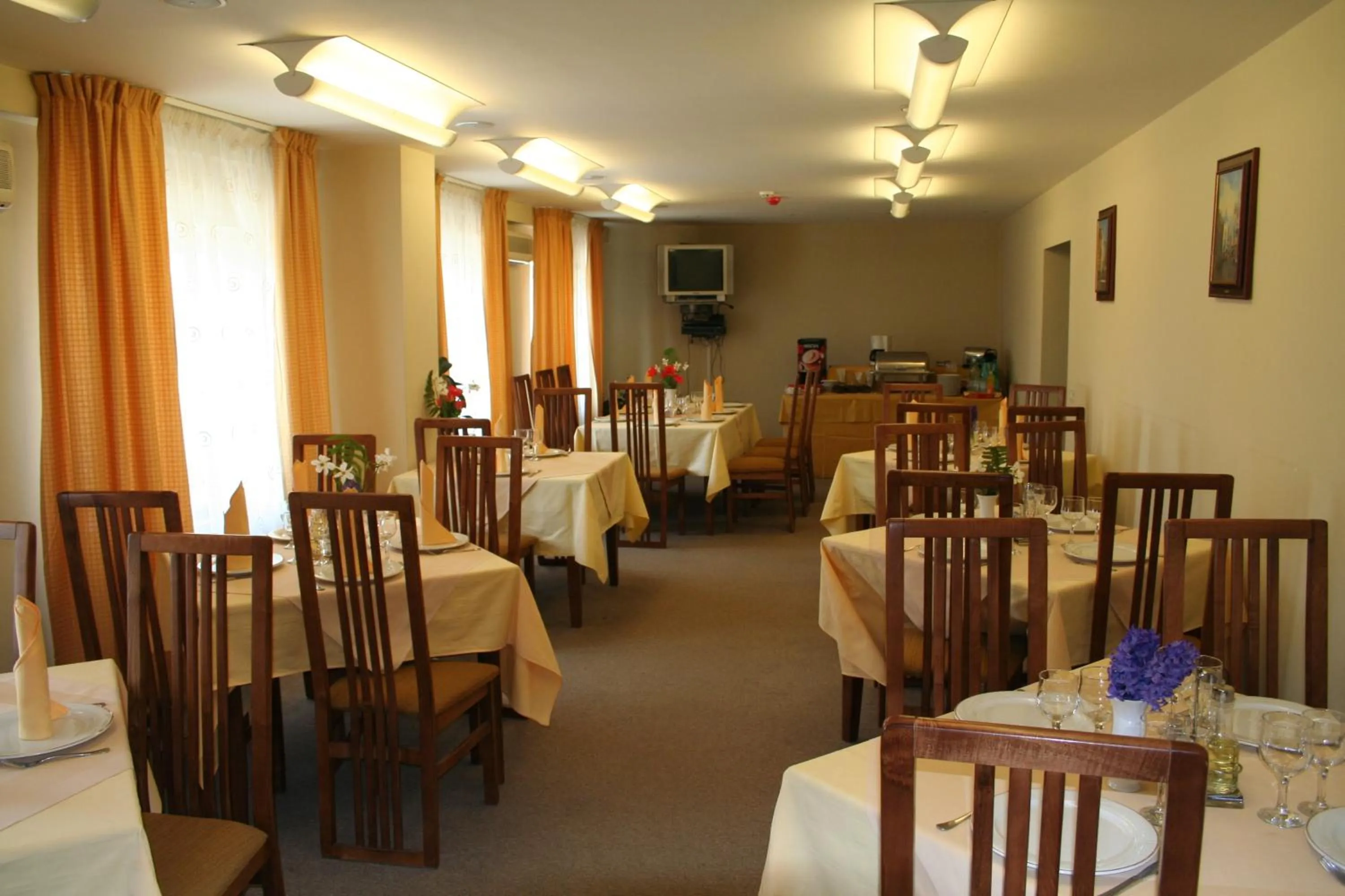 Restaurant/places to eat in Hotel Baneasa Parc
