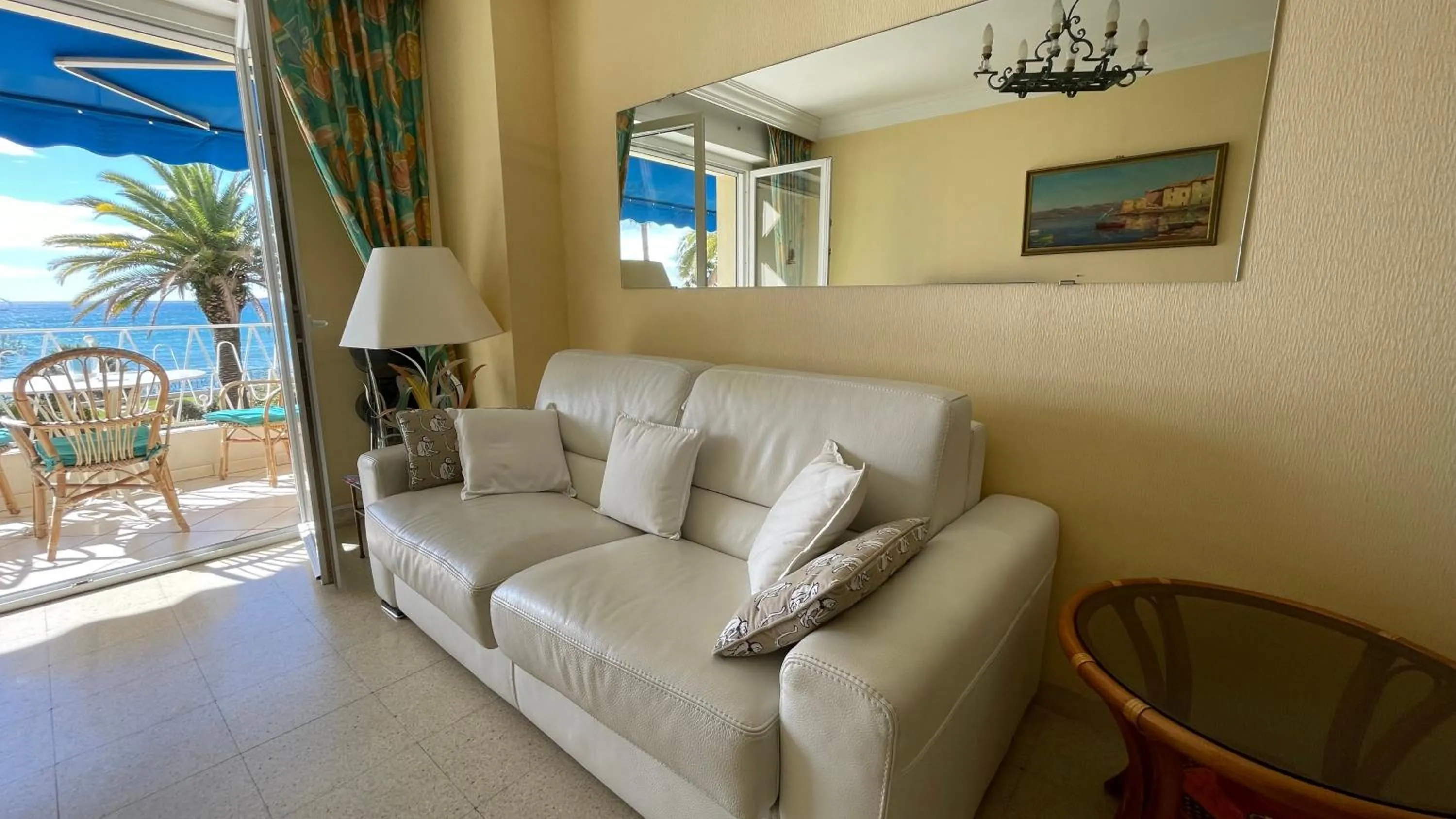 Living room in Charming Apartment with seaview