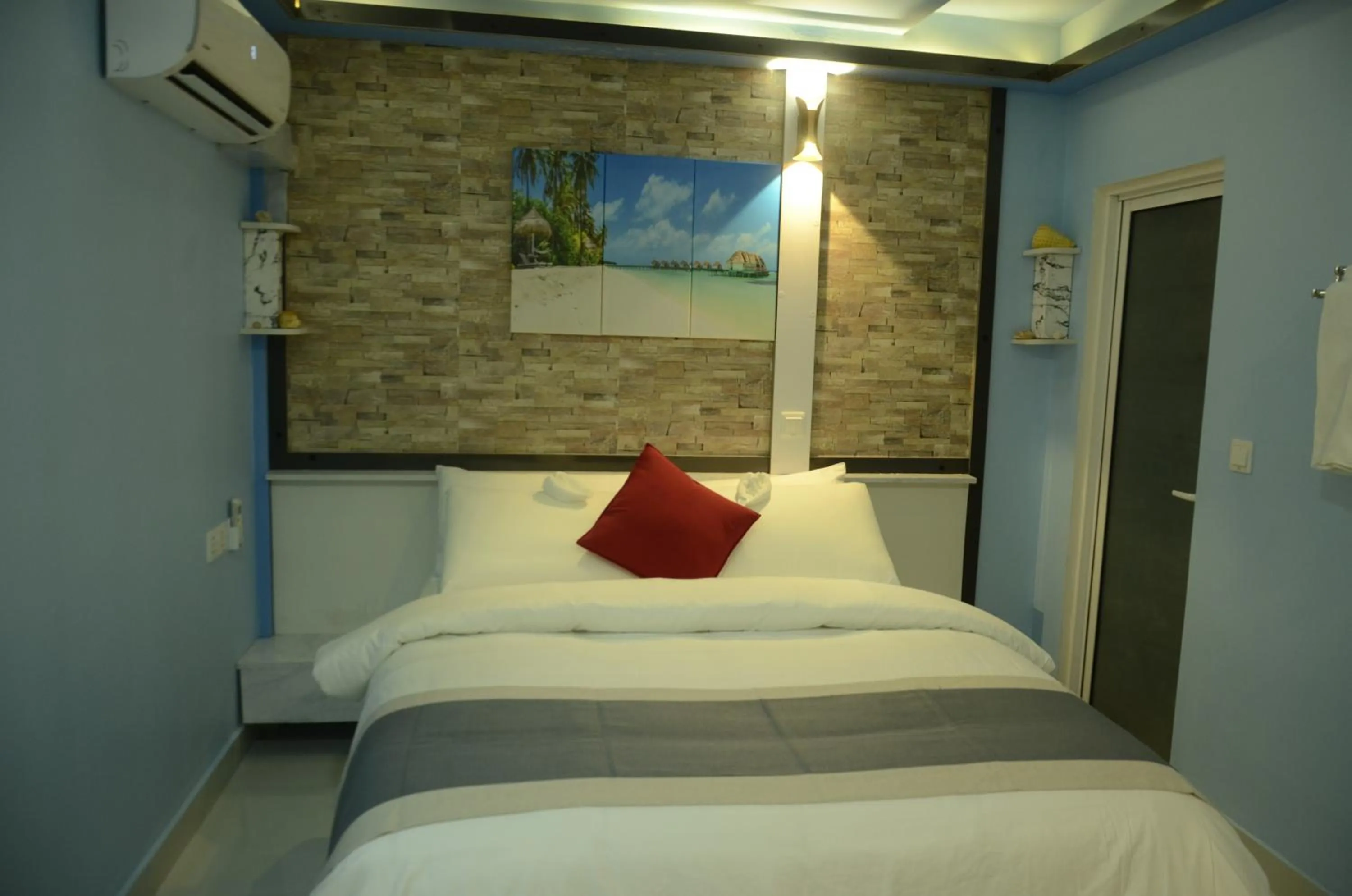 Bedroom, Bed in Isle inn {Fuvahmulah)